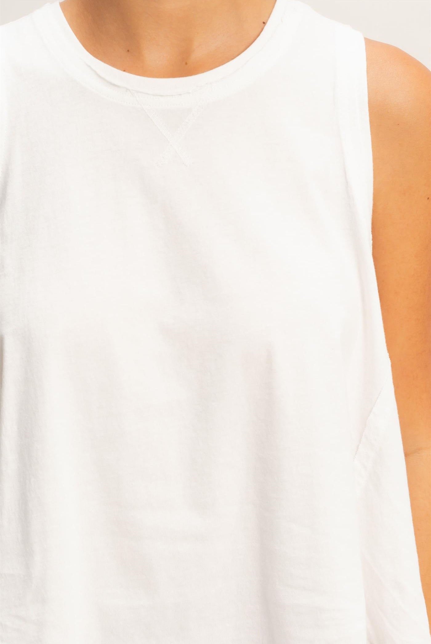 Wholesale Raw Edge Details Sleeveless Washed Top Clothing Tops DZ26E278 WHITE DOUBLE ZERO