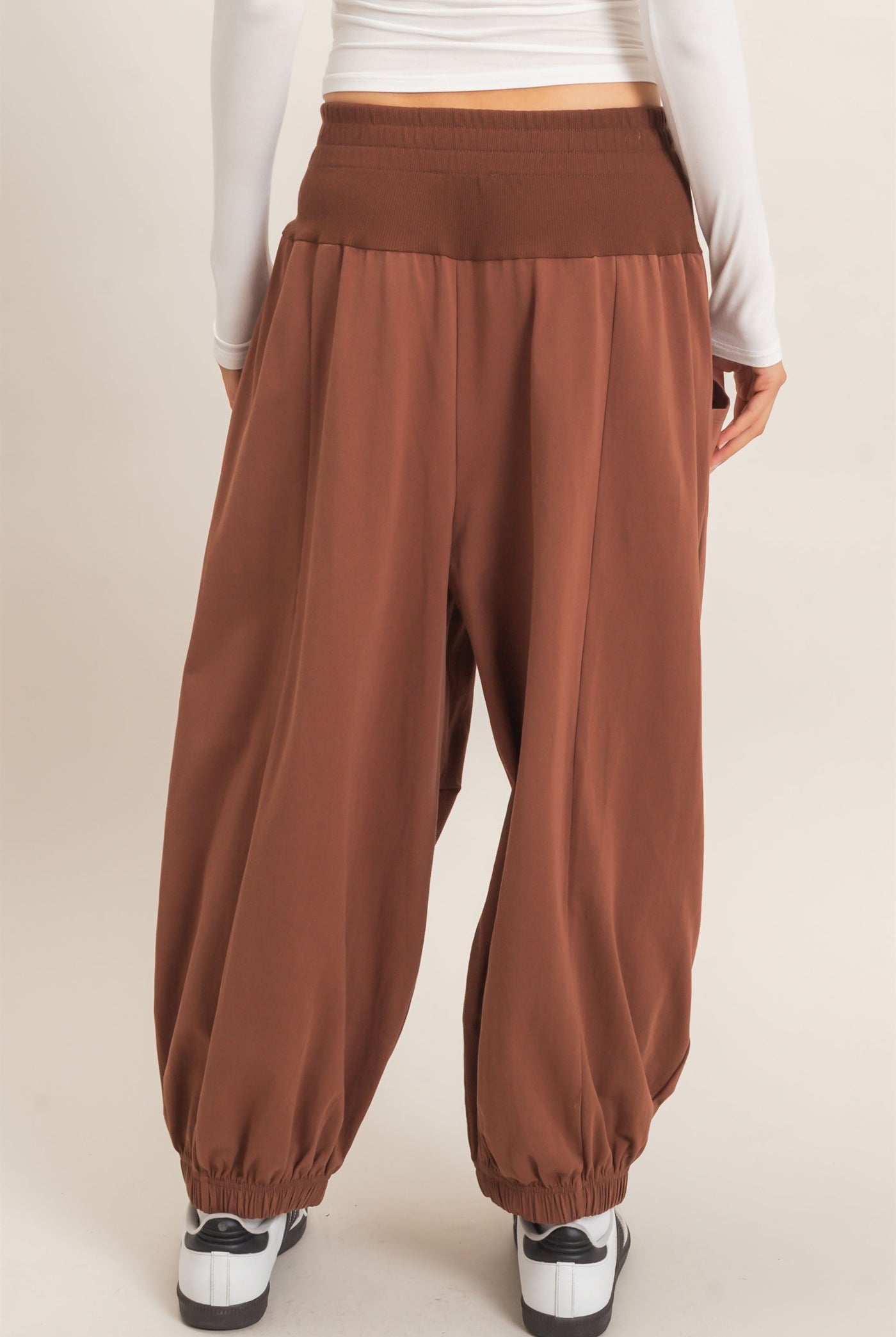 Wholesale Elastic Waistband Jogger Pants Joggers HF26F295 CHOCOLATE HYFVE
