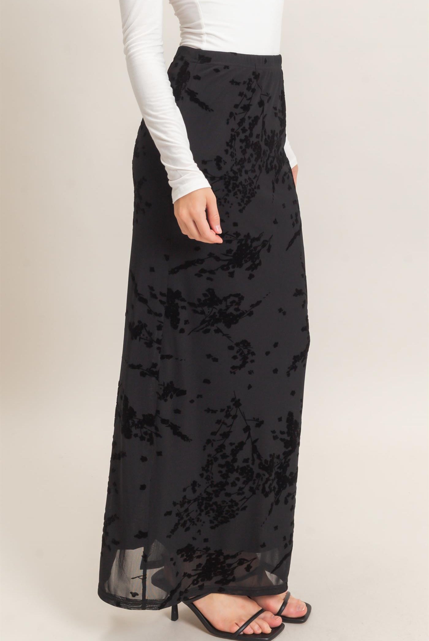 Wholesale Contrast Velvet Print Maxi Skirt Skirts HF26F221 BLACK HYFVE