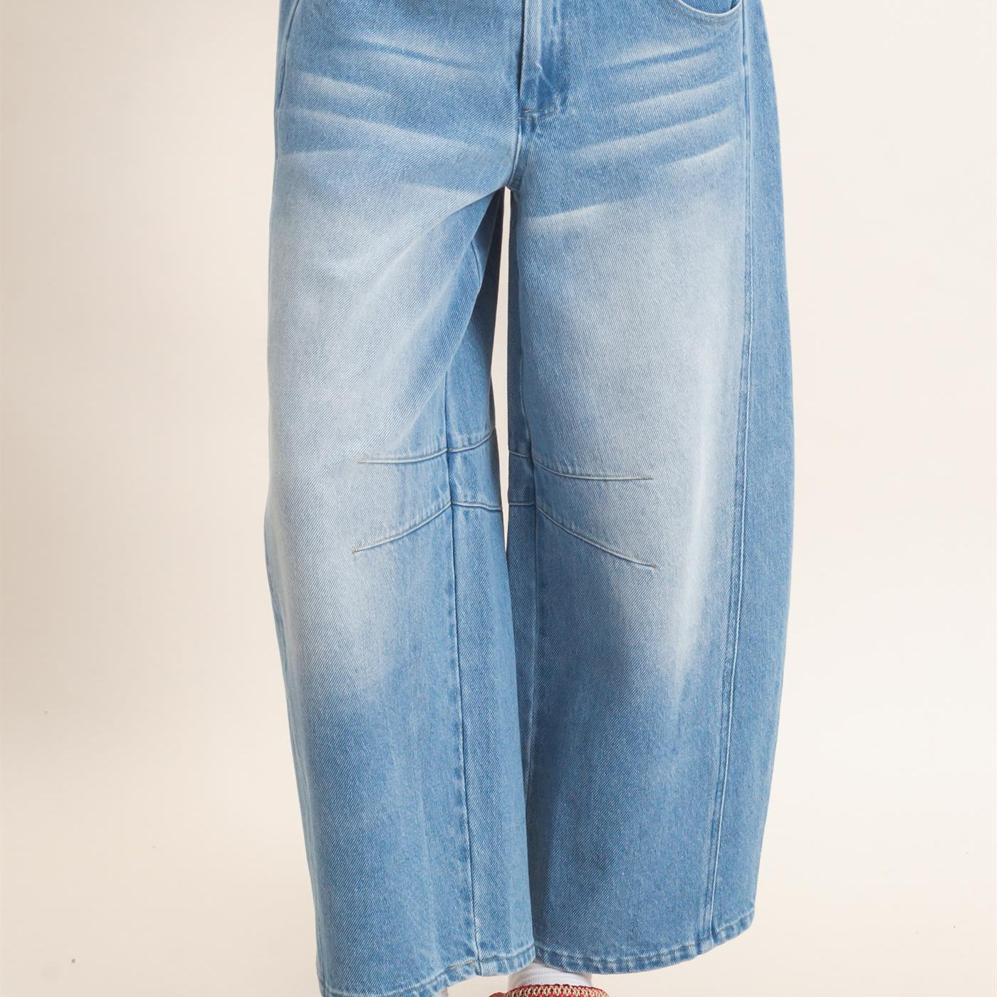 Wholesale Enzyme Wash Barrel Jeans Pants HF26E060 LIGHT BLUE HYFVE