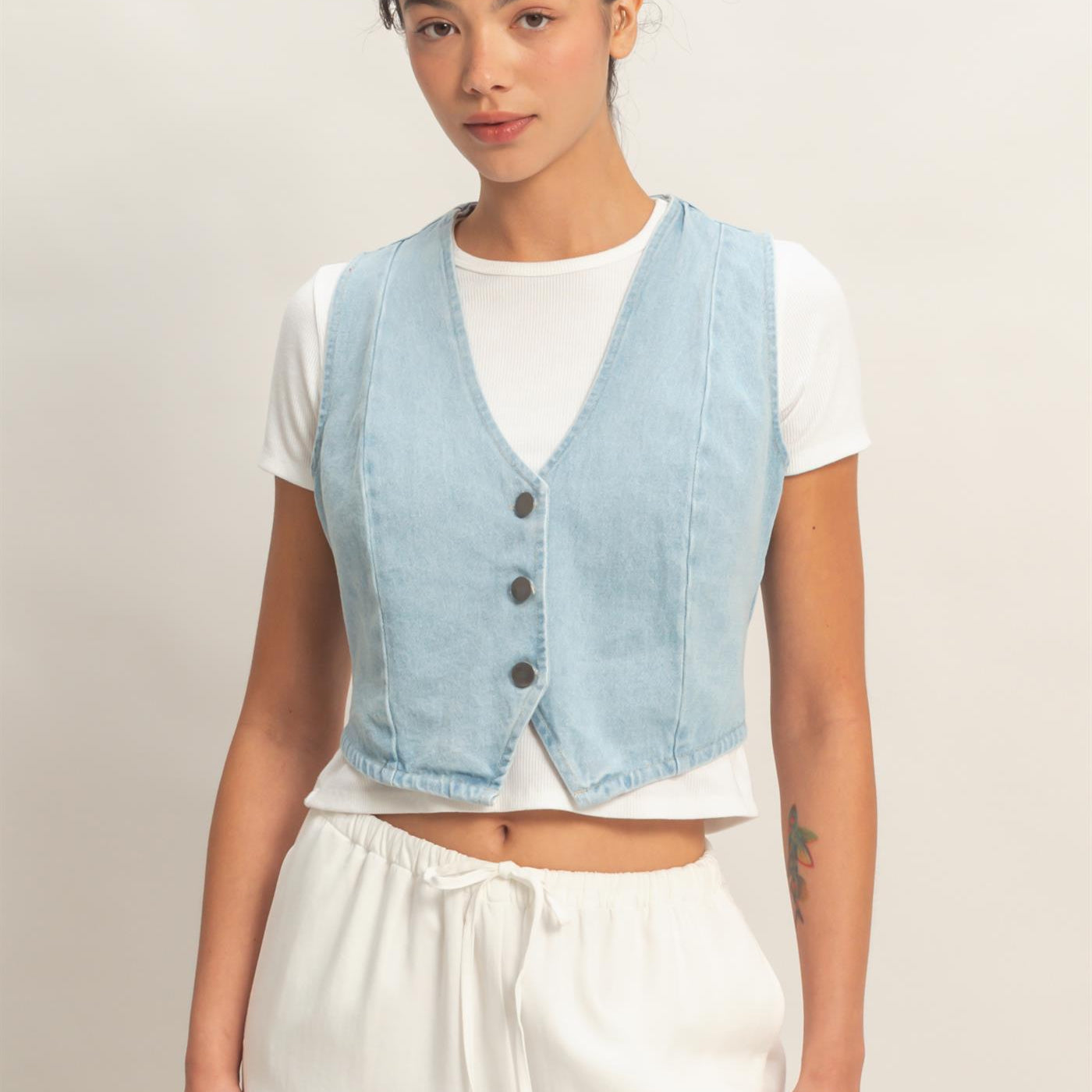 Wholesale V-Neck Sleeveless Denim Vest Clothing Tops DZ26C736 LIGHT BLUE DOUBLE ZERO