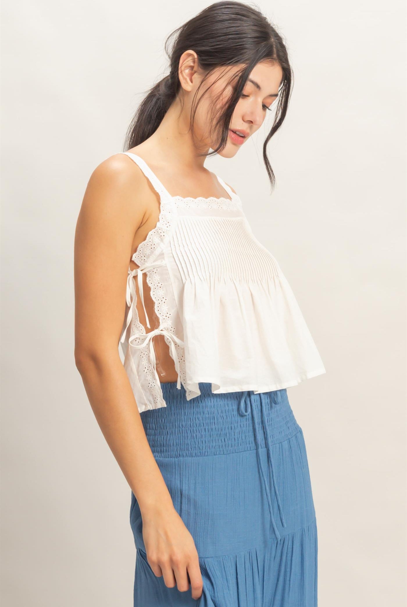 Wholesale Pleated Lace Trim Tank Tank Tops HF26C271 OFF WHITE HYFVE