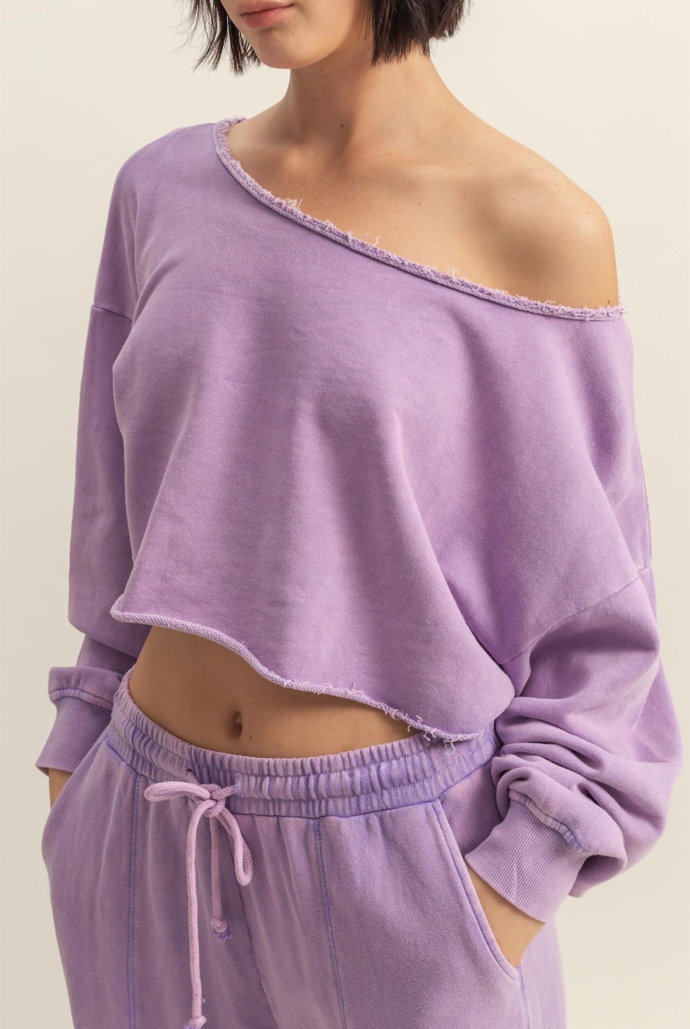 Wholesale Frayed Detail Long Sleeve Crop Top Sweatshirts DZ25A776 WISTERIA DOUBLE ZERO
