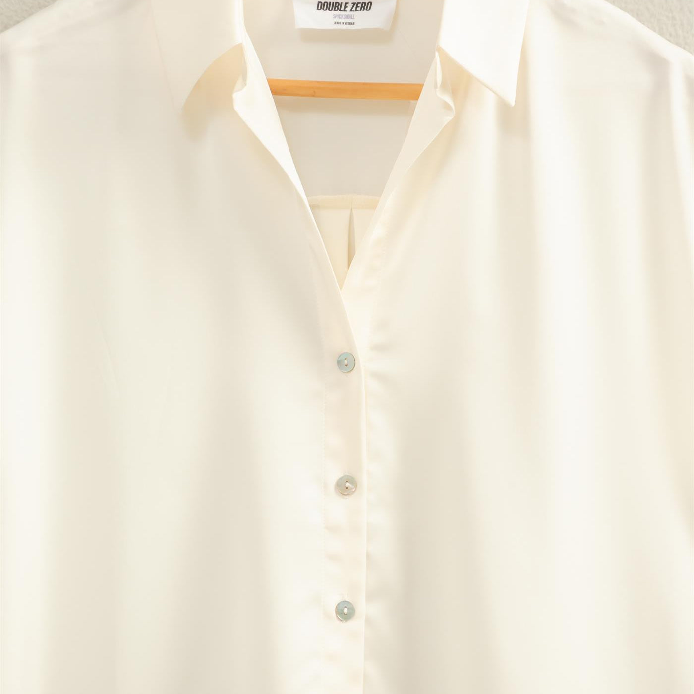 Wholesale Sleeveless Satin Button-Up Blouse Blouses DZ26A726 WHIP CREAM DOUBLE ZERO