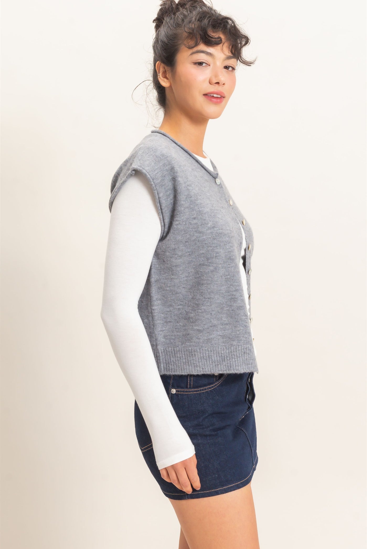 Wholesale Rolled Edge Button Front Sweater Vest Sweaters DZ26E239 HEATHER GRAY DOUBLE ZERO