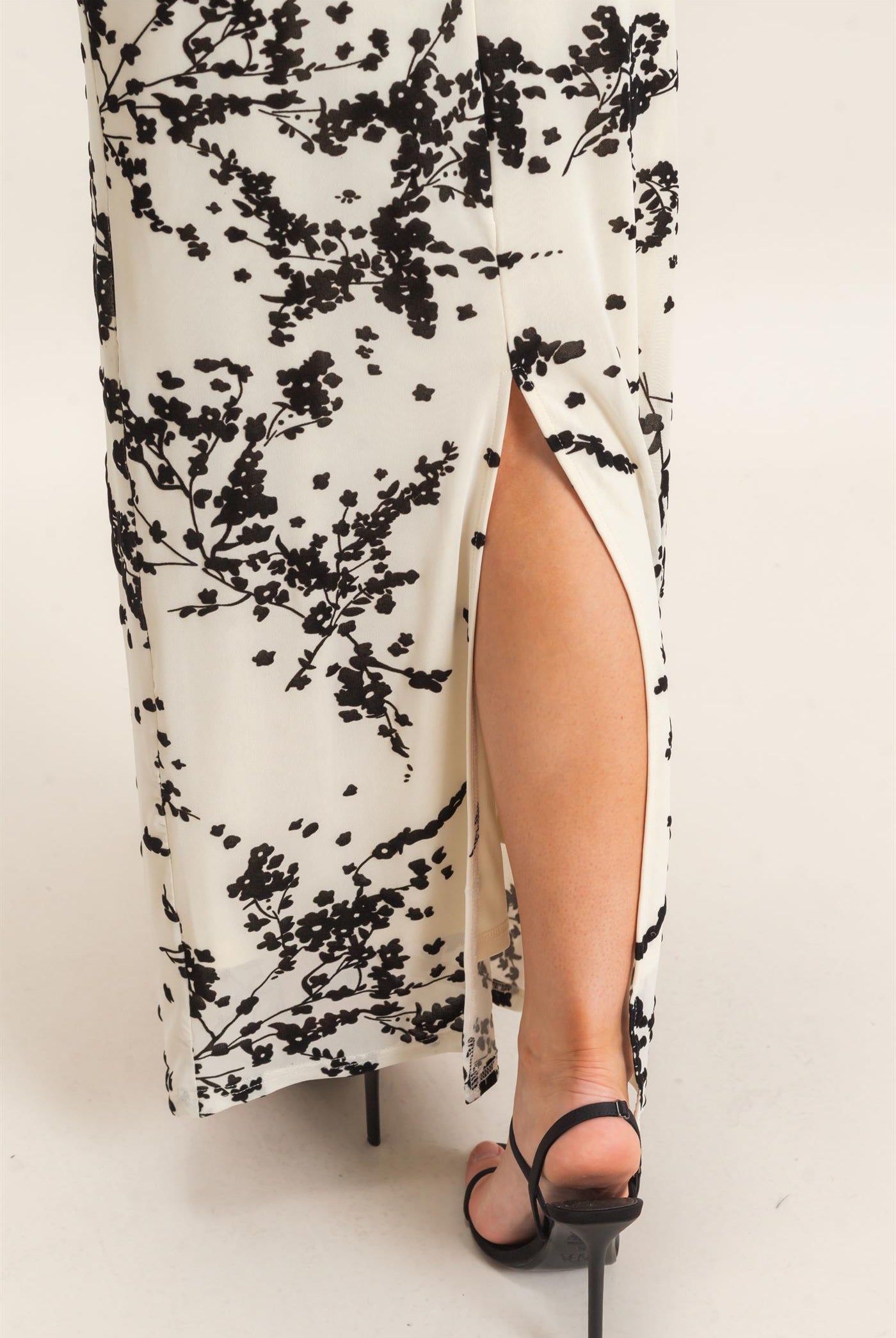 Wholesale Contrast Velvet Print Maxi Skirt Skirts HF26F221 CREAM HYFVE