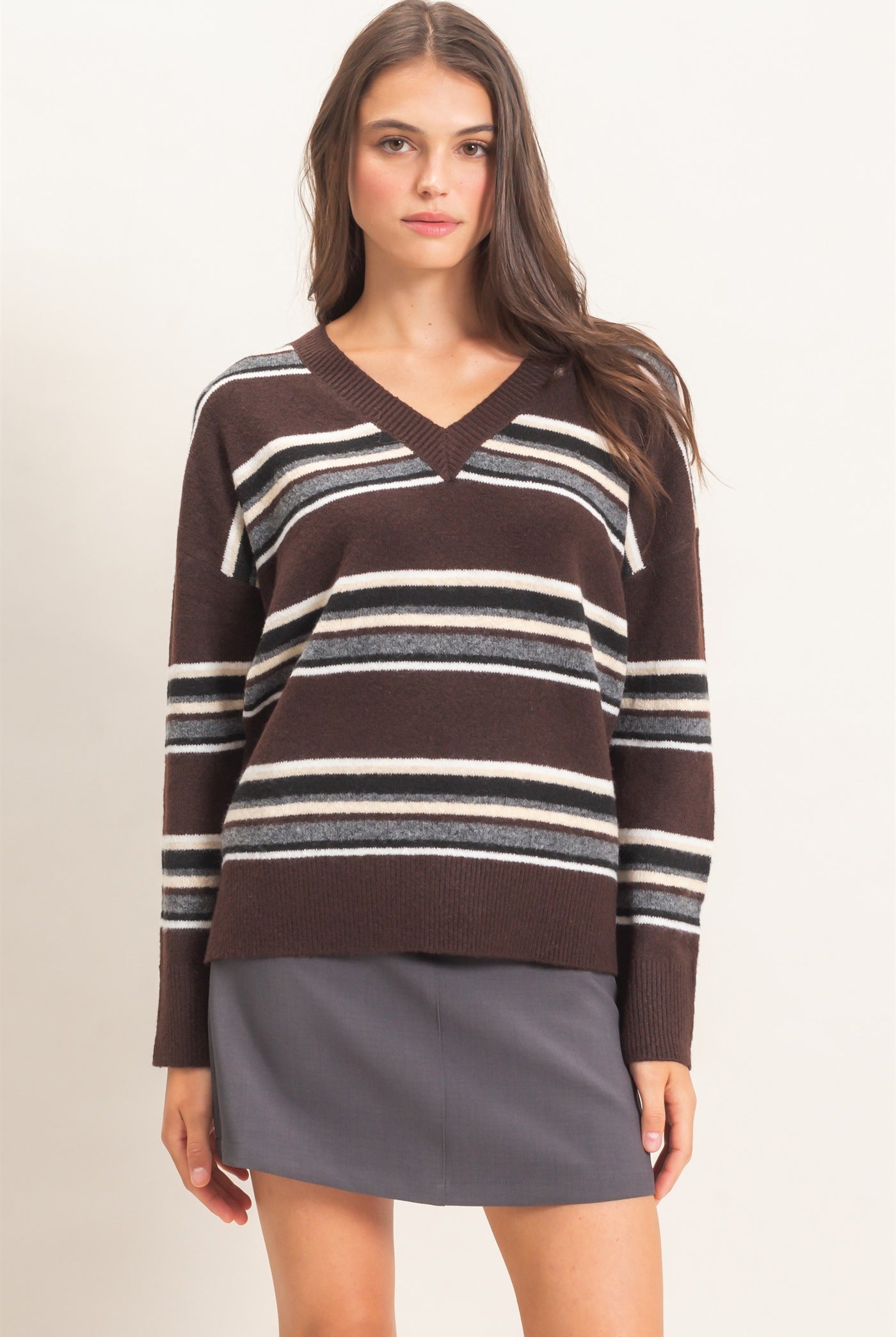 Wholesale V-Neck Striped Sweater Sweaters HF26E476 DARK BROWN HYFVE