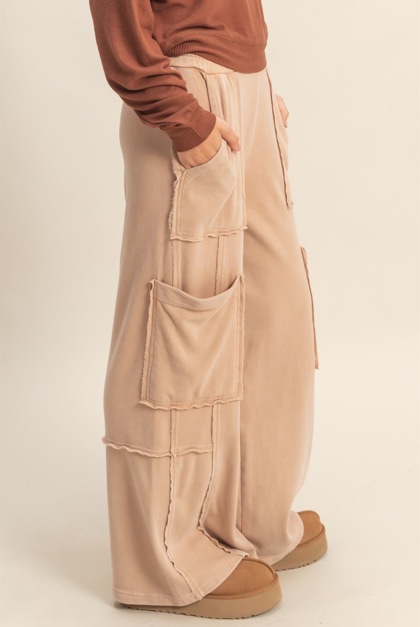 Wholesale Mineral Wash Oversized Utility Sweatpants Sweatpants DZ25C903 DARK TAUPE DOUBLE ZERO