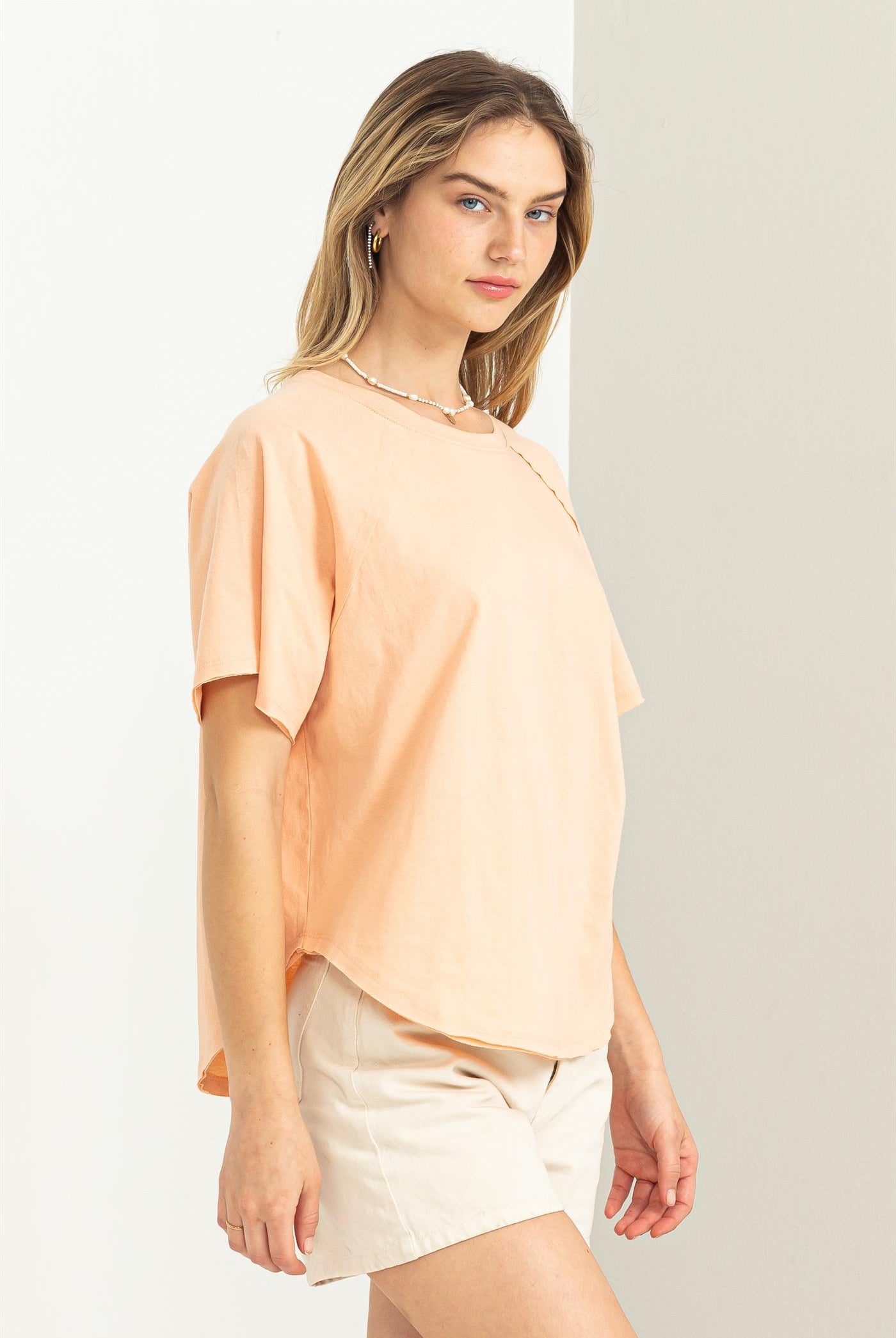 Wholesale Round Neck Curved Hem Short Sleeve T Shirt Clothing Tops DZ23C325 TROPICAL PEACH HYFVE