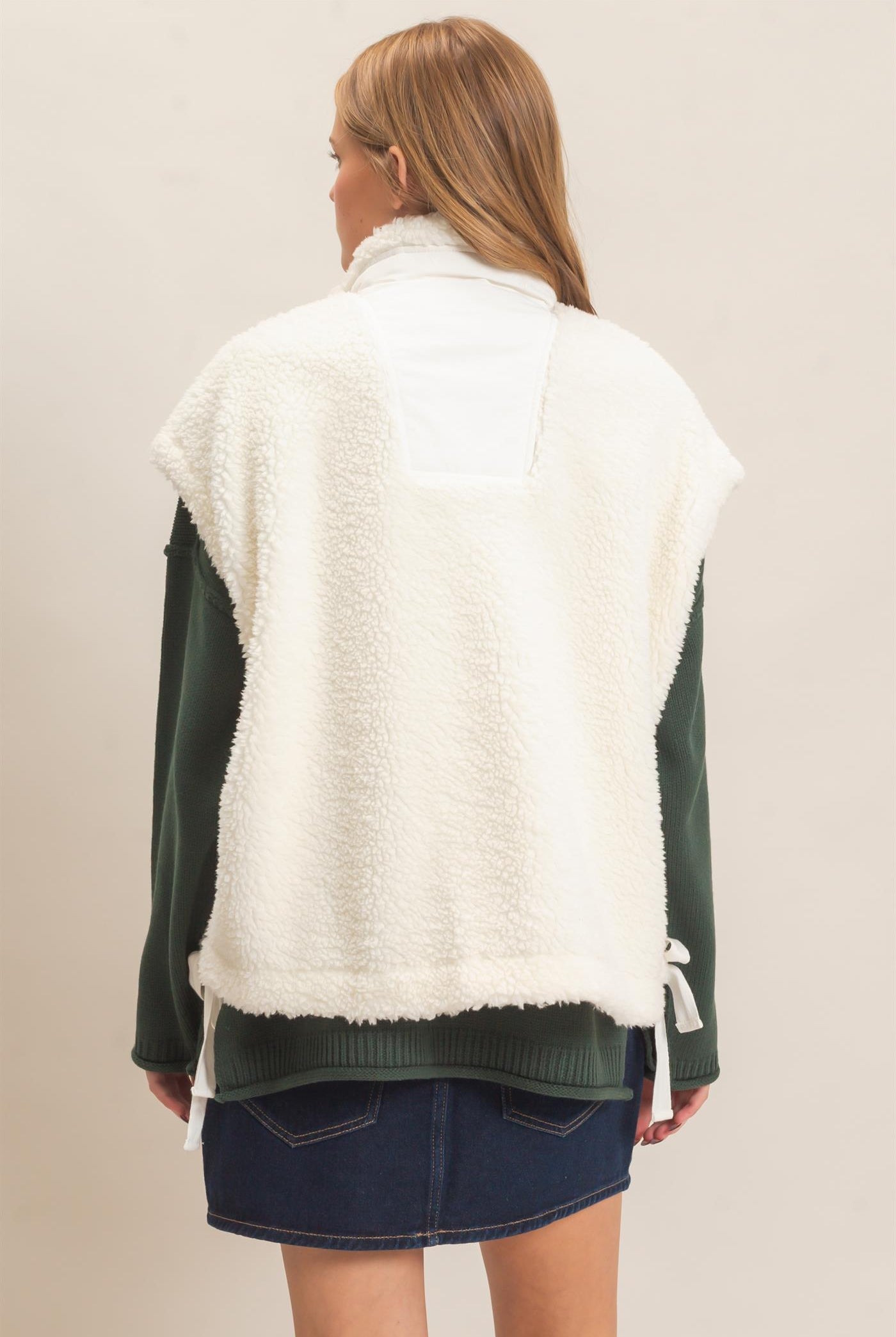 Wholesale Sherpa Vest With Snap Closure Outerwear HF26F131-D WHITE HYFVE