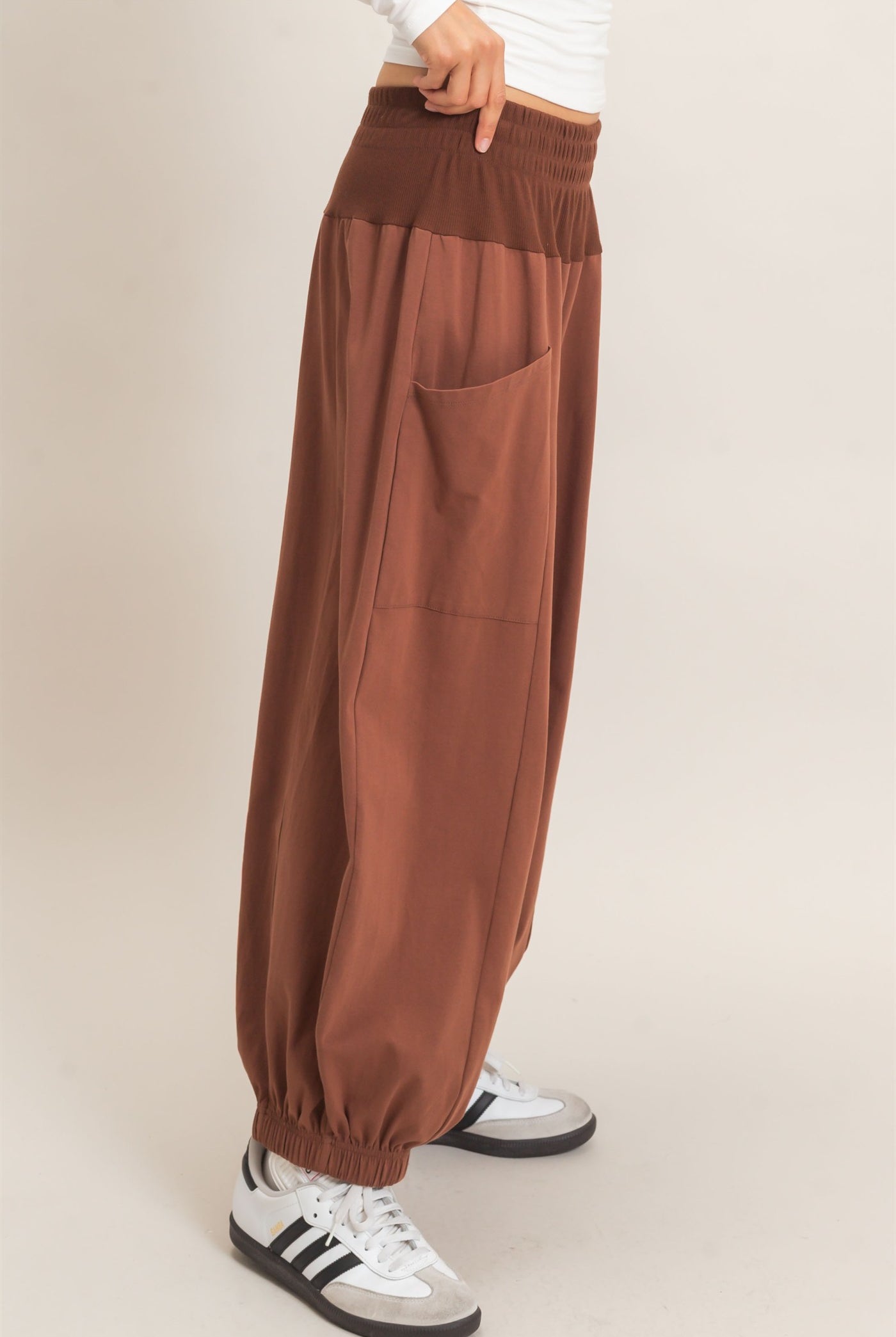 Wholesale Elastic Waistband Jogger Pants Joggers HF26F295 CHOCOLATE HYFVE