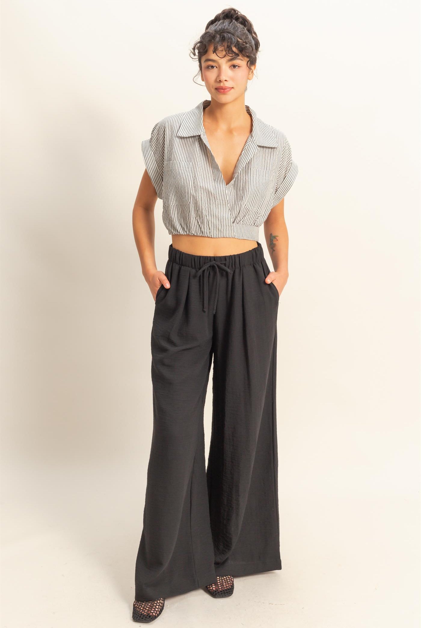 Wholesale Striped Short Sleeve Cropped Top Blouses DZ25C431 BLACK/WHITE DOUBLE ZERO