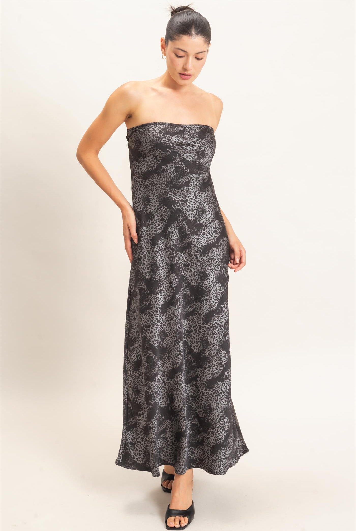 Wholesale Satin Patterned Maxi Dress Dresses HF26F029 BLACK HYFVE