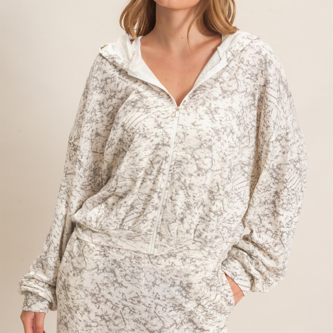 Wholesale Abstract Print Zip-Up Hoodie Hoodies HF26E735 CREAM HYFVE