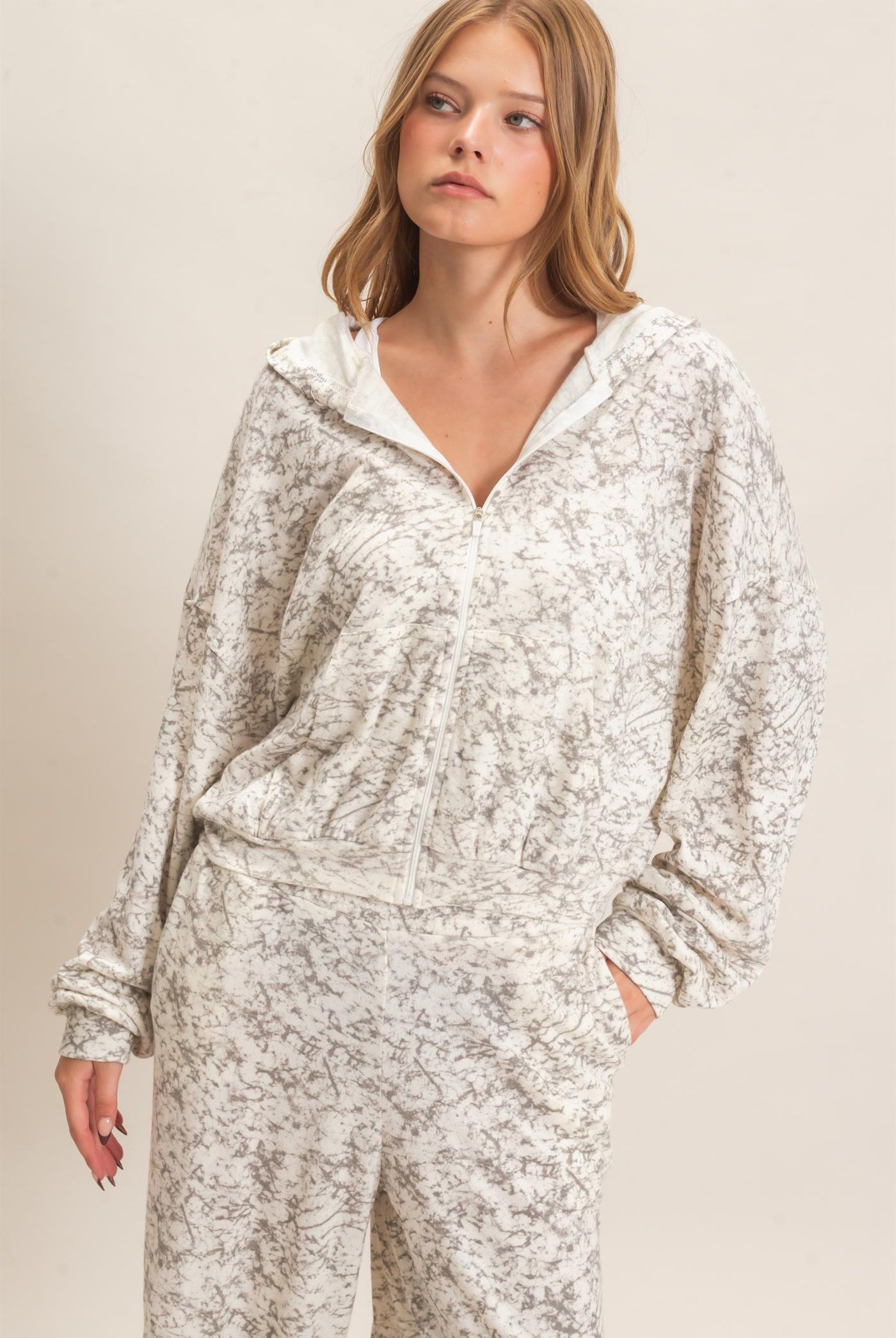 Wholesale Abstract Print Zip-Up Hoodie Hoodies HF26E735 CREAM HYFVE