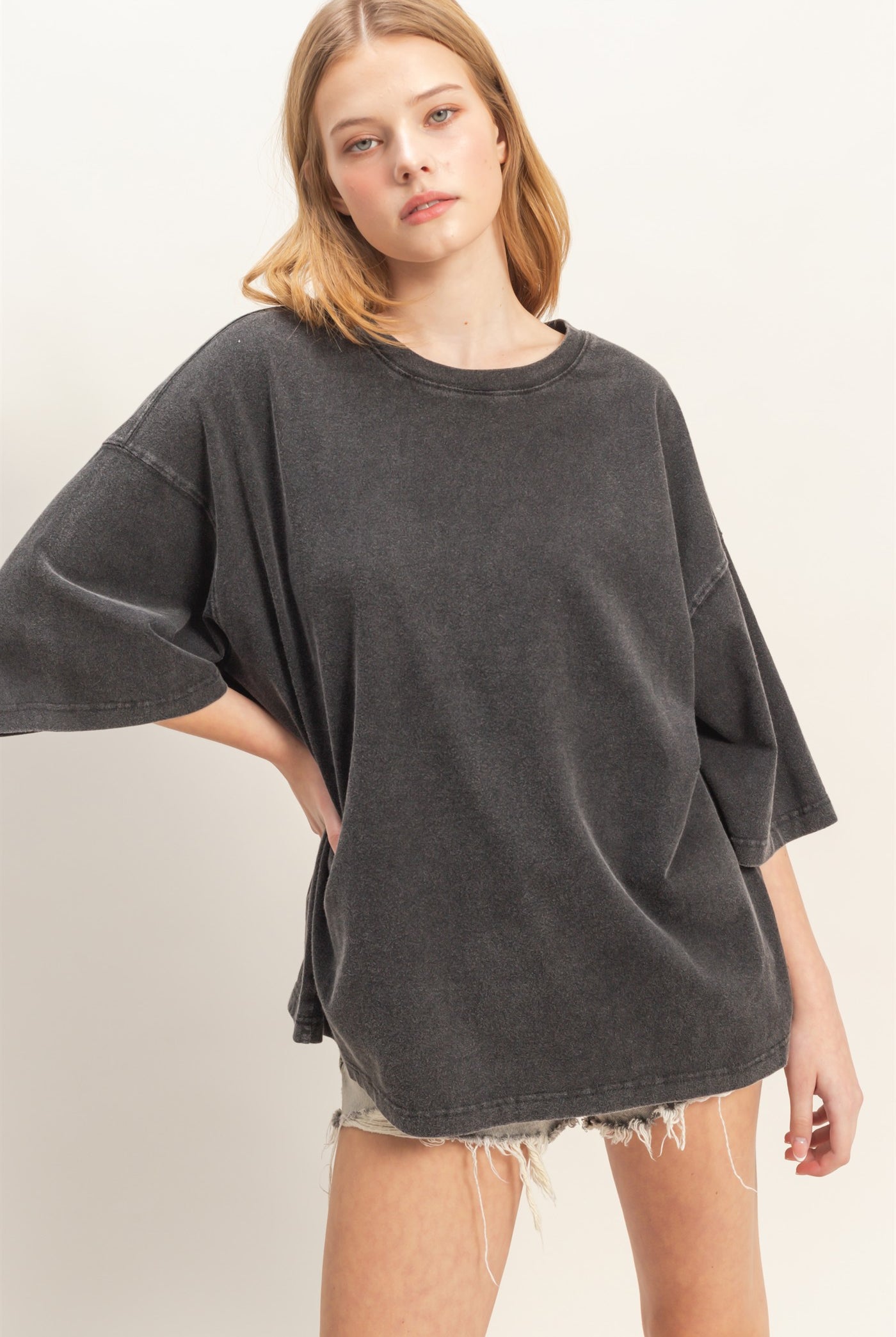 Wholesale Washed Oversized Crew Neck Top Shirts HF26A725 BLACK HYFVE