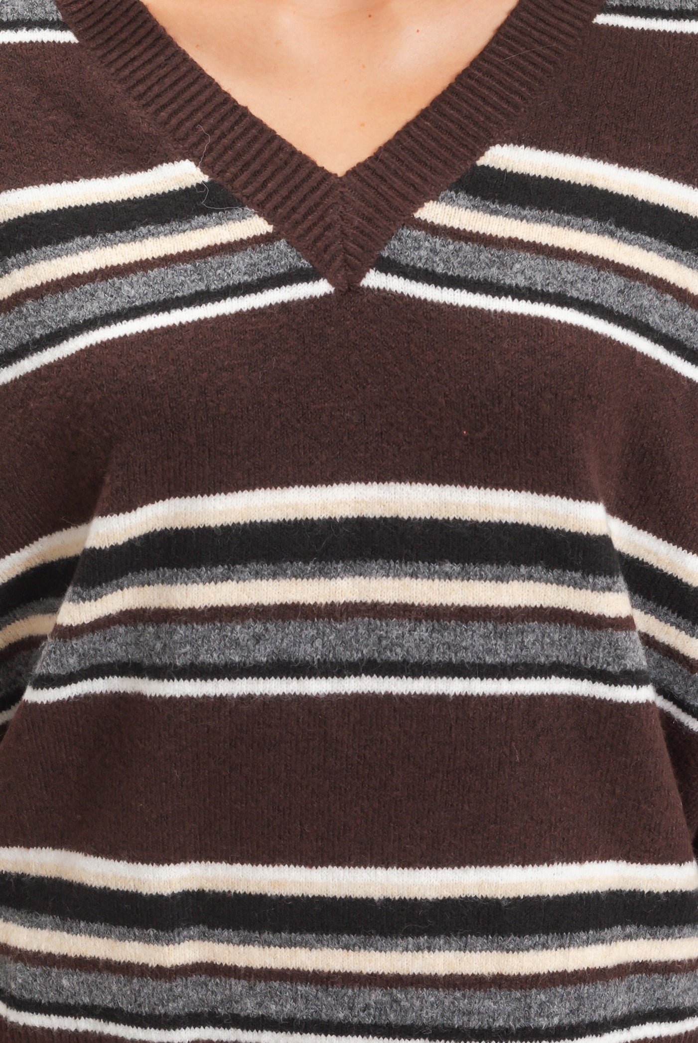 Wholesale V-Neck Striped Sweater Sweaters HF26E476 DARK BROWN HYFVE