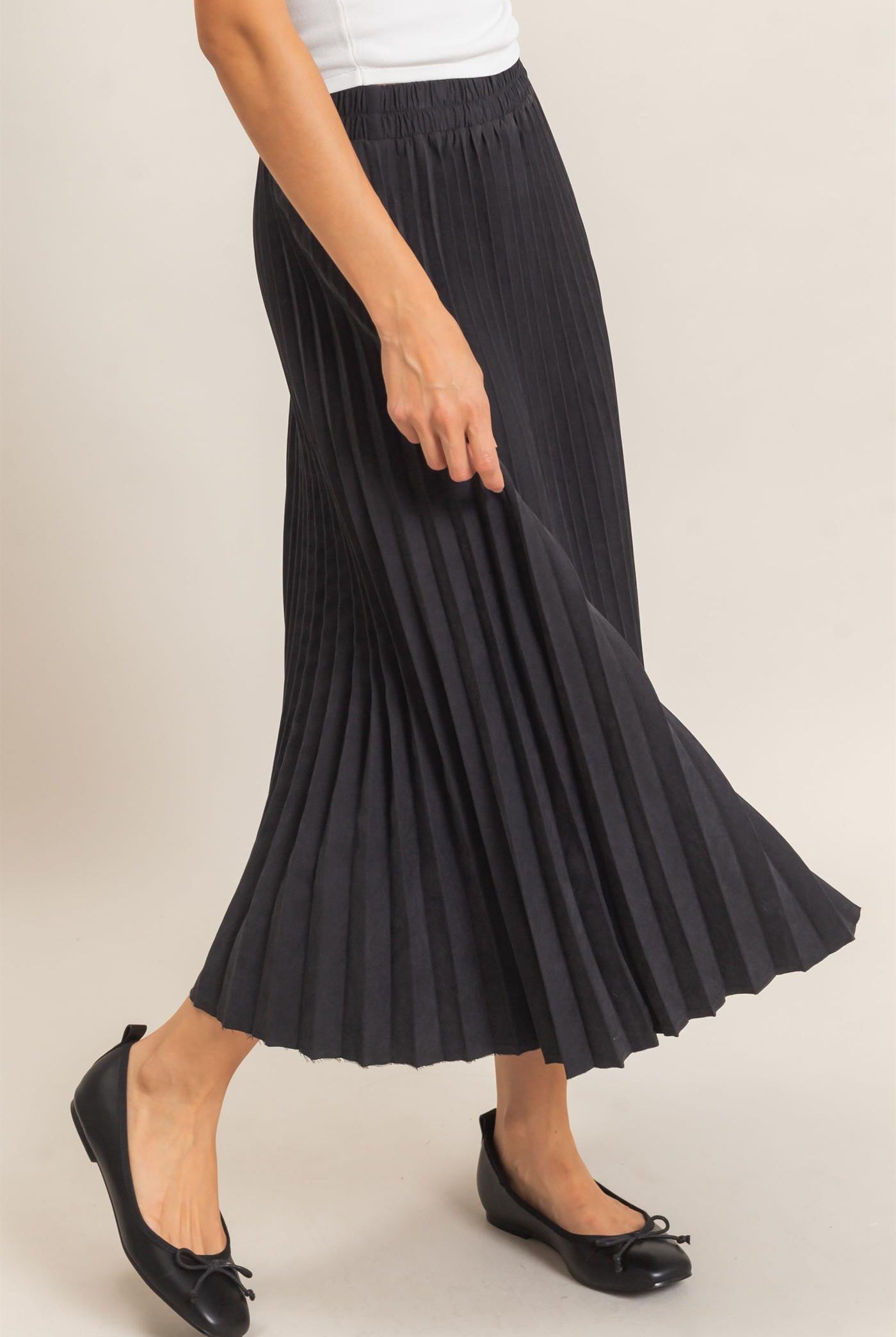 Wholesale Suede Accordion Pleated Skirt Skirts HF26F084-D BLACK HYFVE