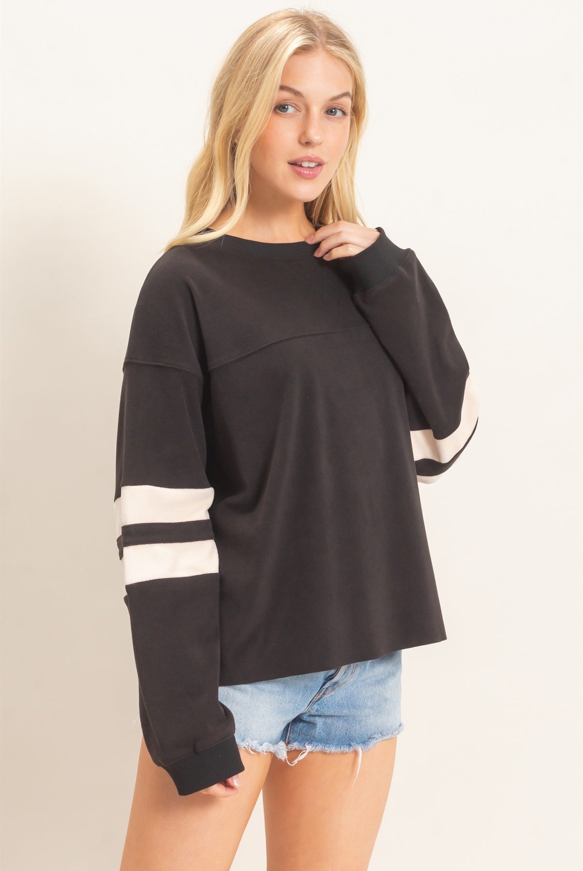 Wholesale Crew Neck Long Sleeve Sweatshirt Sweatshirts HF26E425 BLACK HYFVE