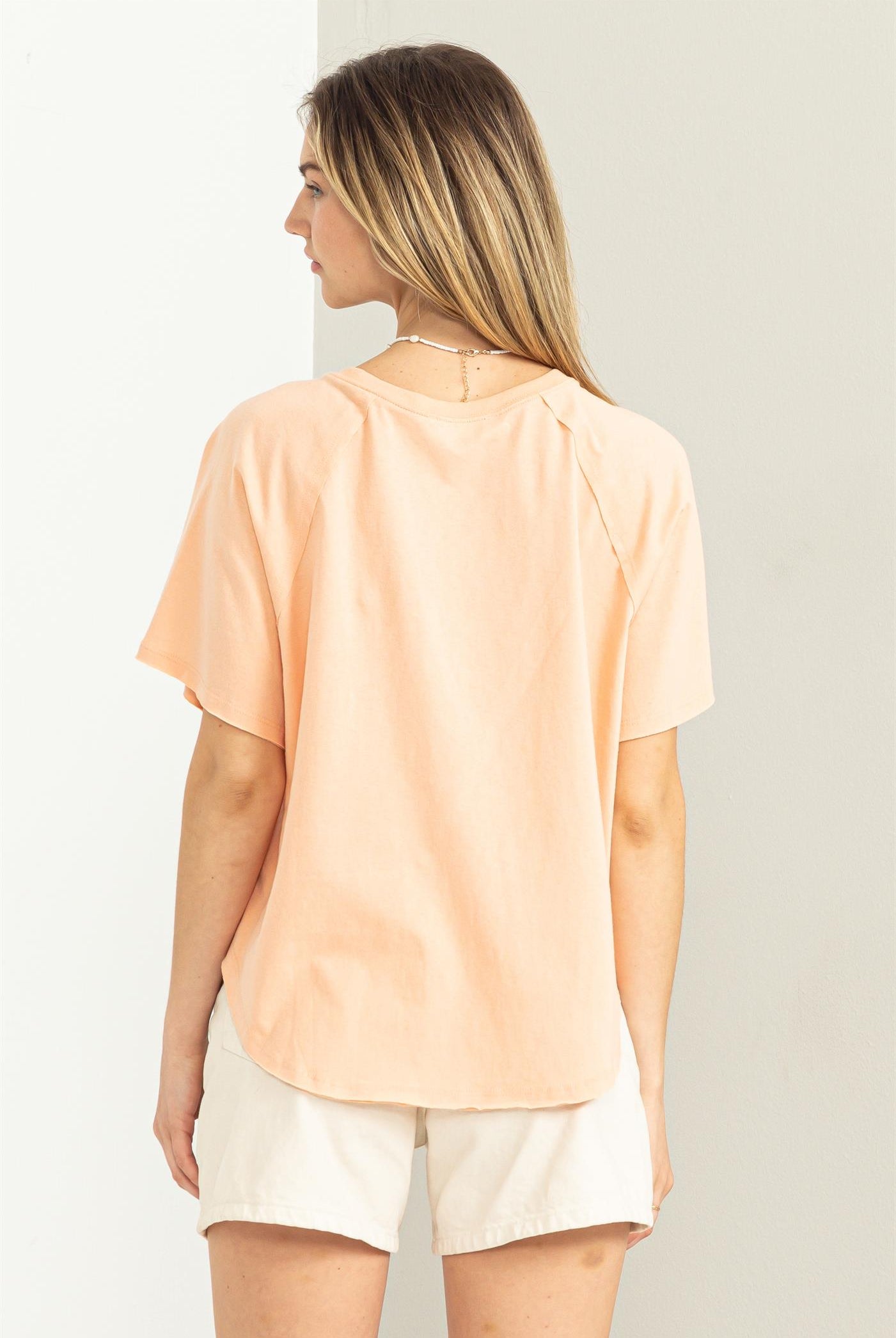 Wholesale Round Neck Curved Hem Short Sleeve T Shirt Clothing Tops DZ23C325 TROPICAL PEACH HYFVE