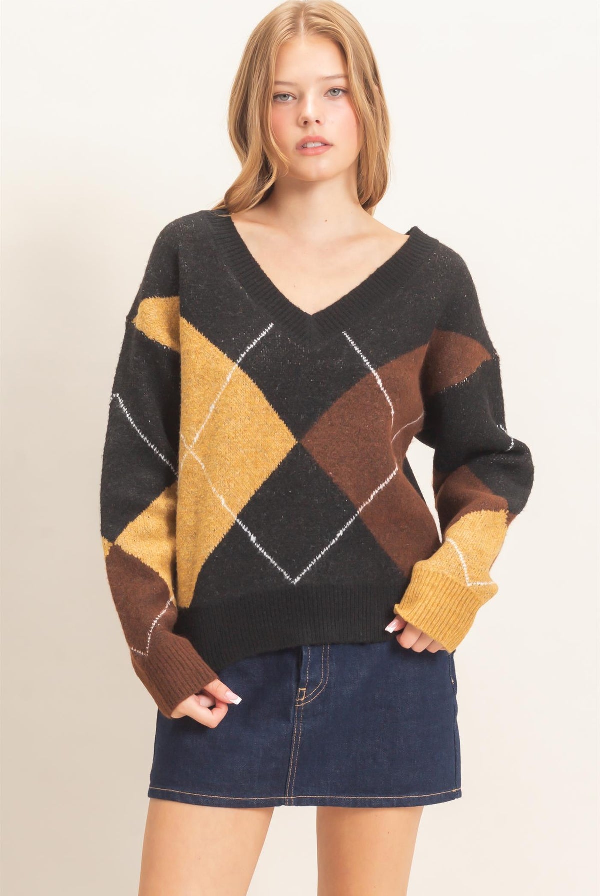 Wholesale Argyle Pattern V-Neck Sweater Sweaters HF26E475 BLACK HYFVE