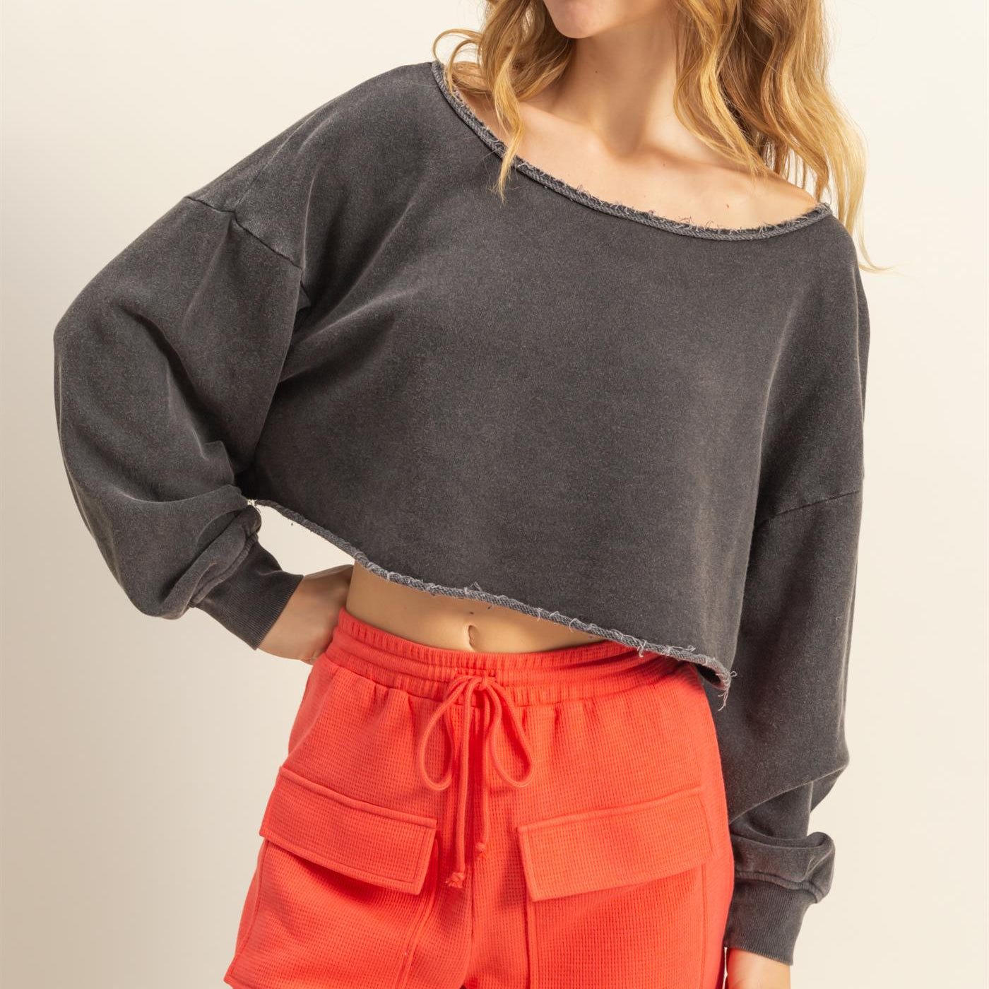Wholesale Frayed Detail Long Sleeve Crop Top Sweatshirts DZ25A776 BLACK DOUBLE ZERO