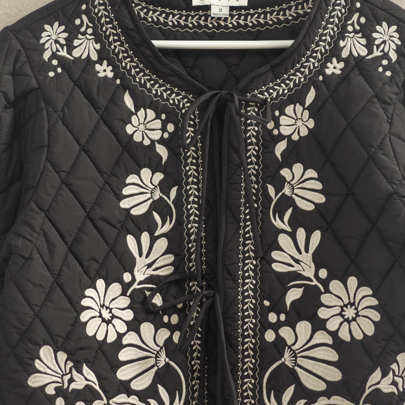 Wholesale Quilted Floral Embroidered Padding Jacket Coats & Jackets HF26A084 BLACK HYFVE