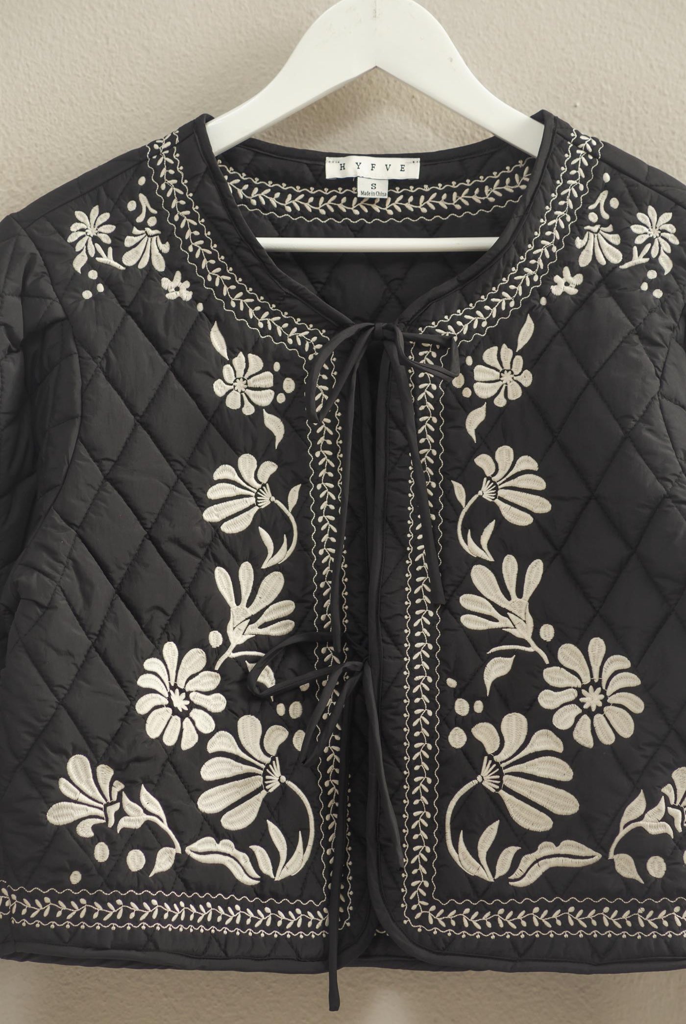 Wholesale Quilted Floral Embroidered Padding Jacket Coats & Jackets HF26A084 BLACK HYFVE