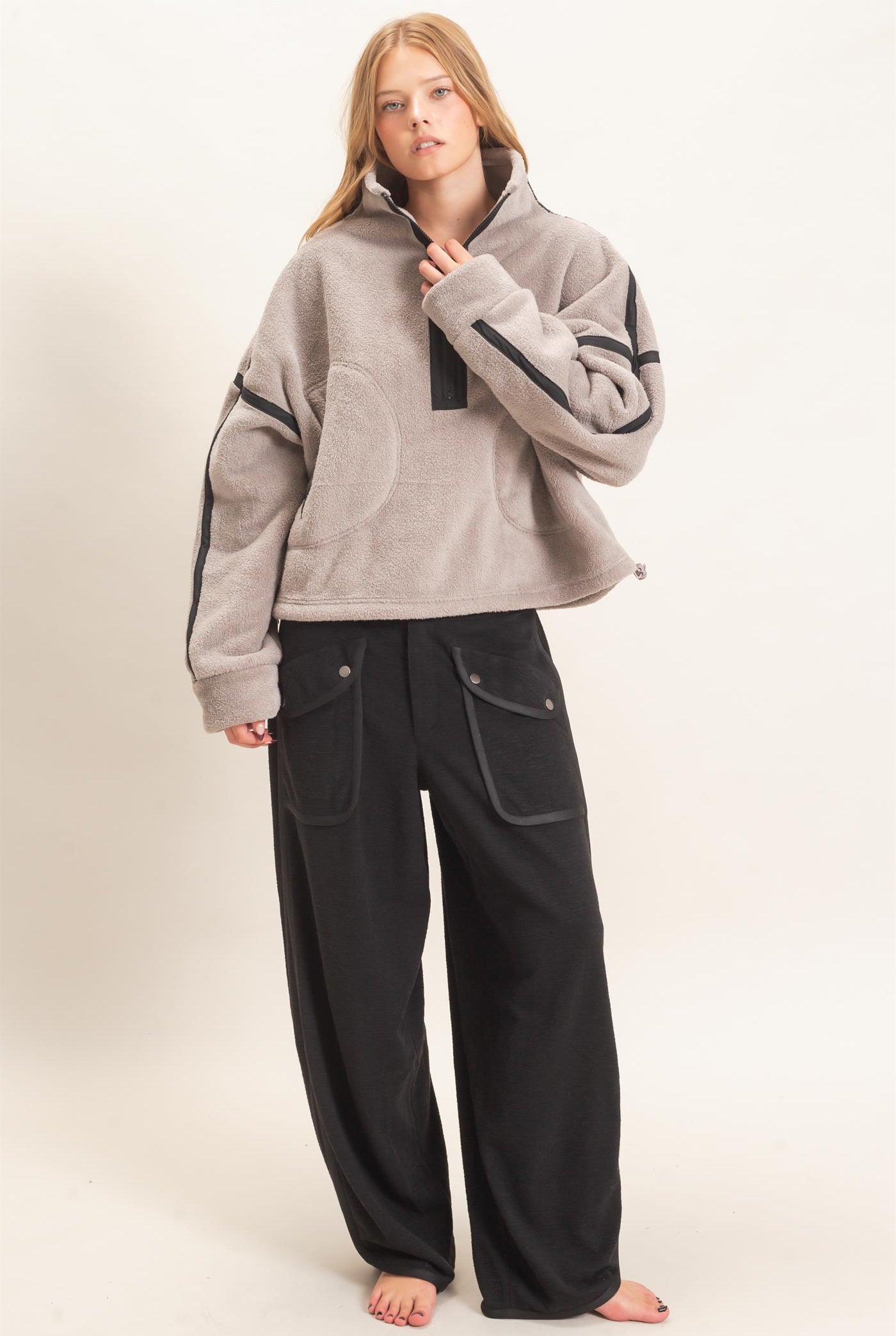Wholesale Contrast Trim Half-Zip Fleece Pullover Outerwear HF26F206-D GRAY HYFVE