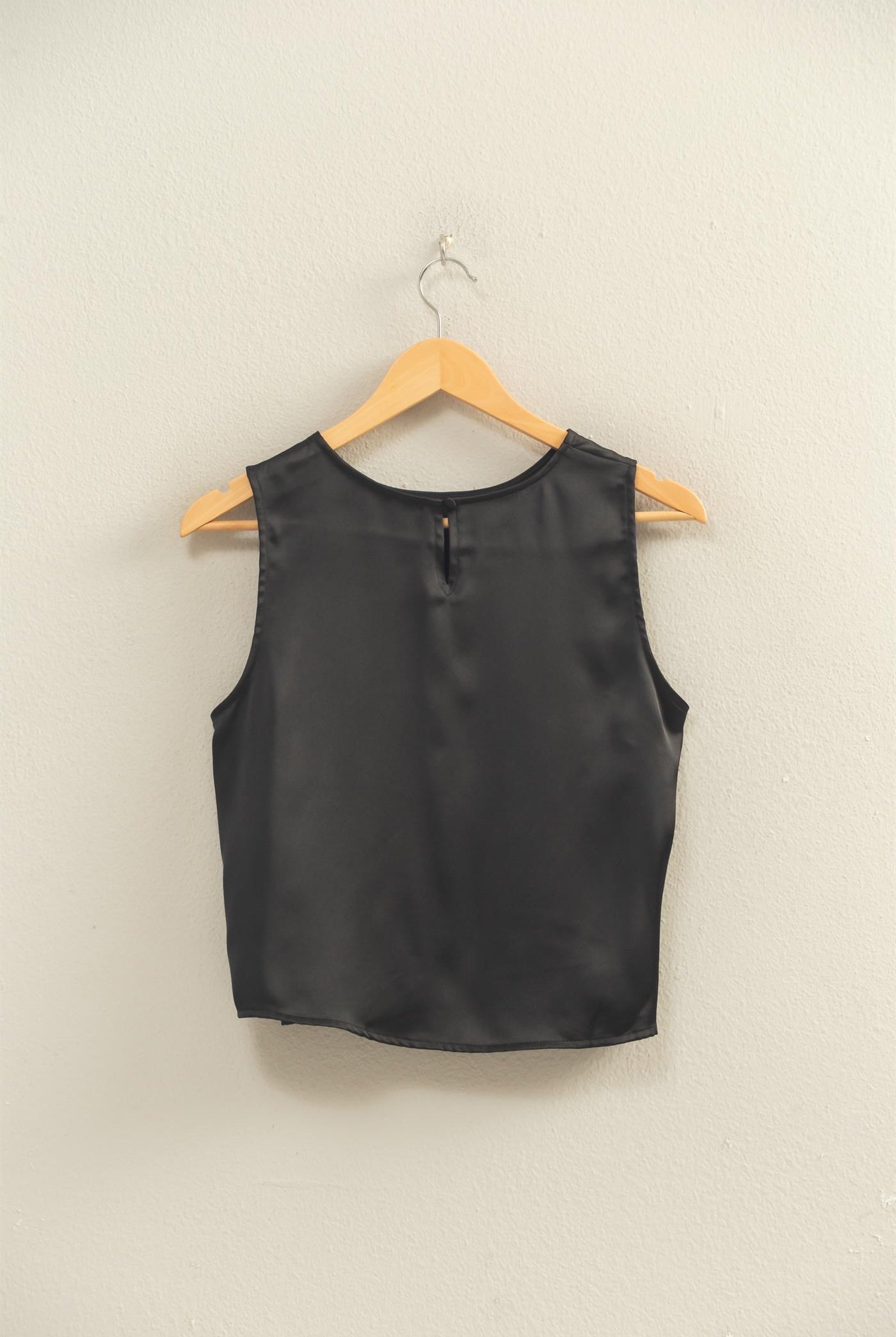 Wholesale Satin Sleeveless Round Neck Top With Back Keyhole Clothing Tops DZ26C084 BLACK DOUBLE ZERO