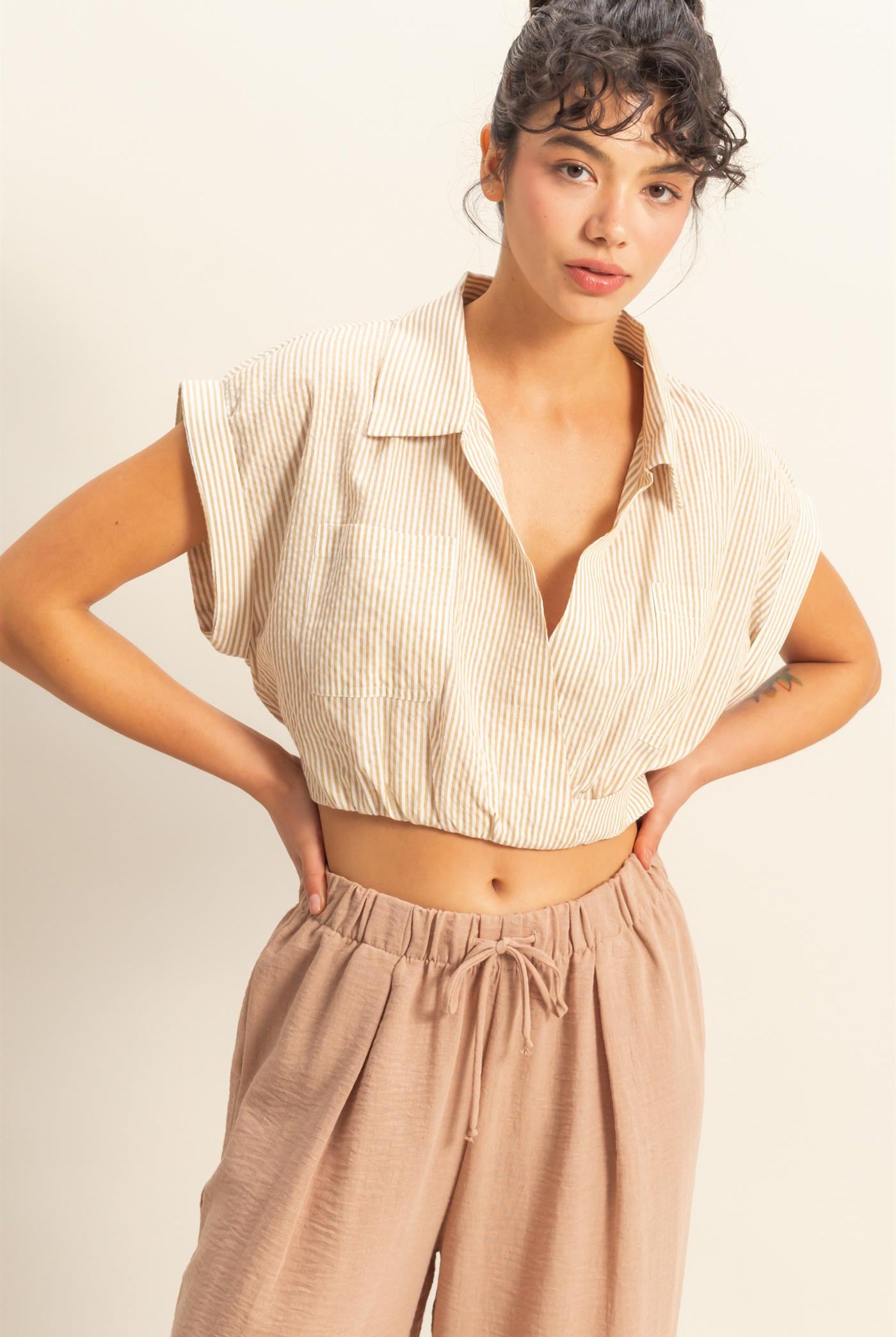 Wholesale Striped Short Sleeve Cropped Top Blouses DZ25C431 TAUPE/WHITE DOUBLE ZERO