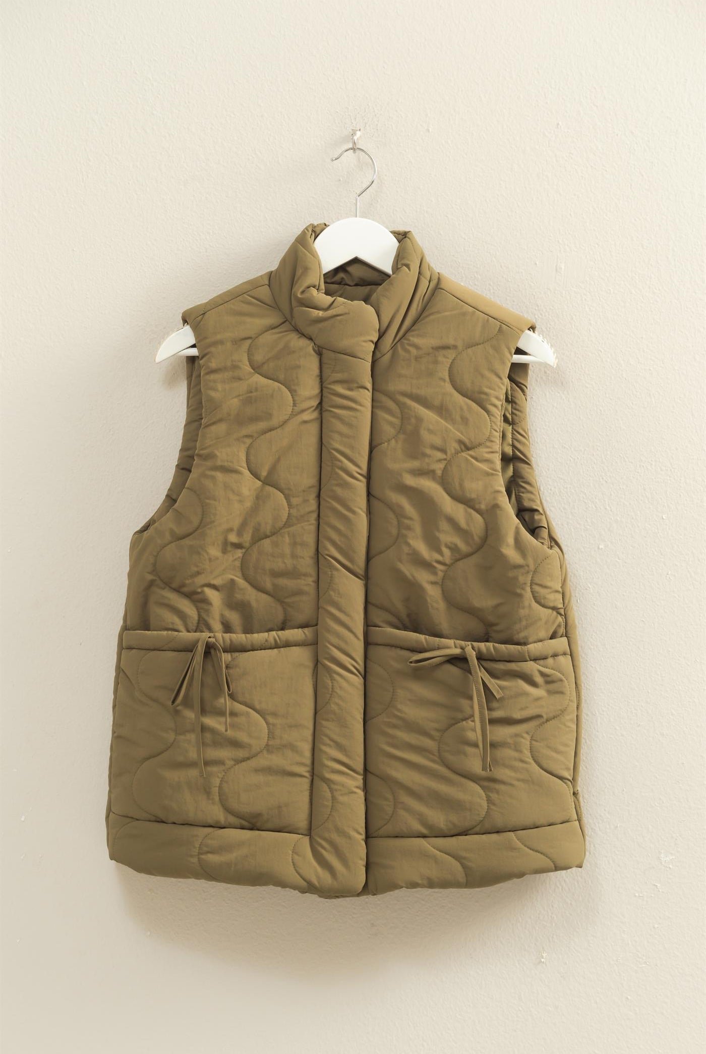 Wholesale Wave Quilted Ribbon Tie Detailed Puffer Vest Vests HF25E498 OLIVE HYFVE