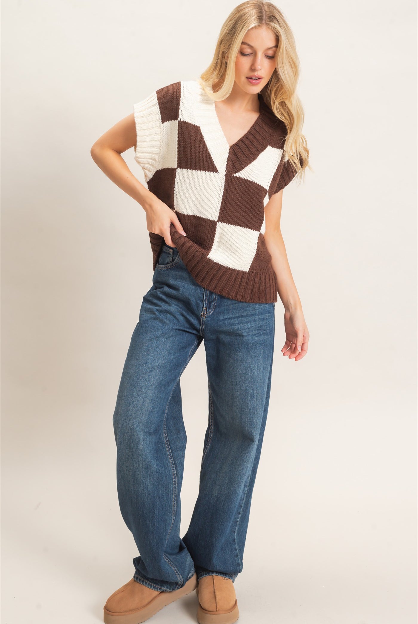 Wholesale Ribbed V-Neck Checkered Sweater Vest Sweaters HF26F180 BROWN HYFVE