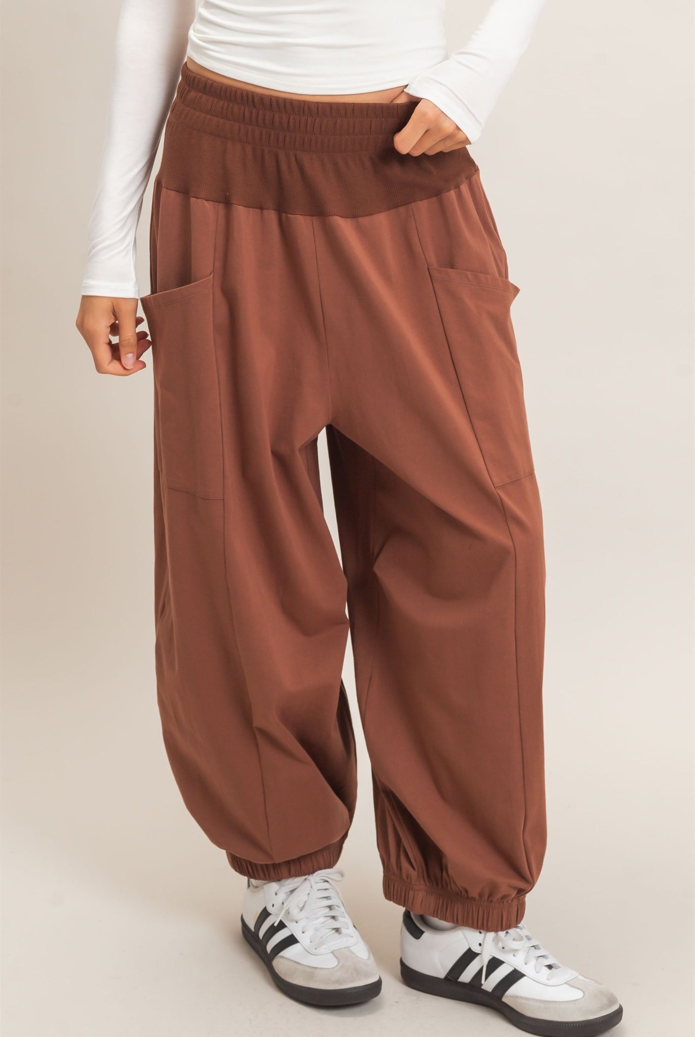 Wholesale Elastic Waistband Jogger Pants Joggers HF26F295 CHOCOLATE HYFVE