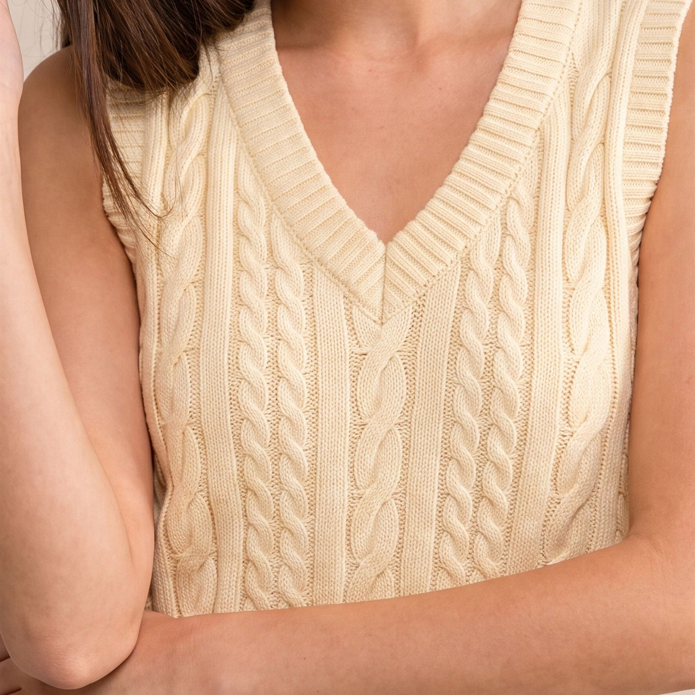 Wholesale Cable Knit V-Neck Sweater Vest Sweaters DZ26E548 CREAM DOUBLE ZERO