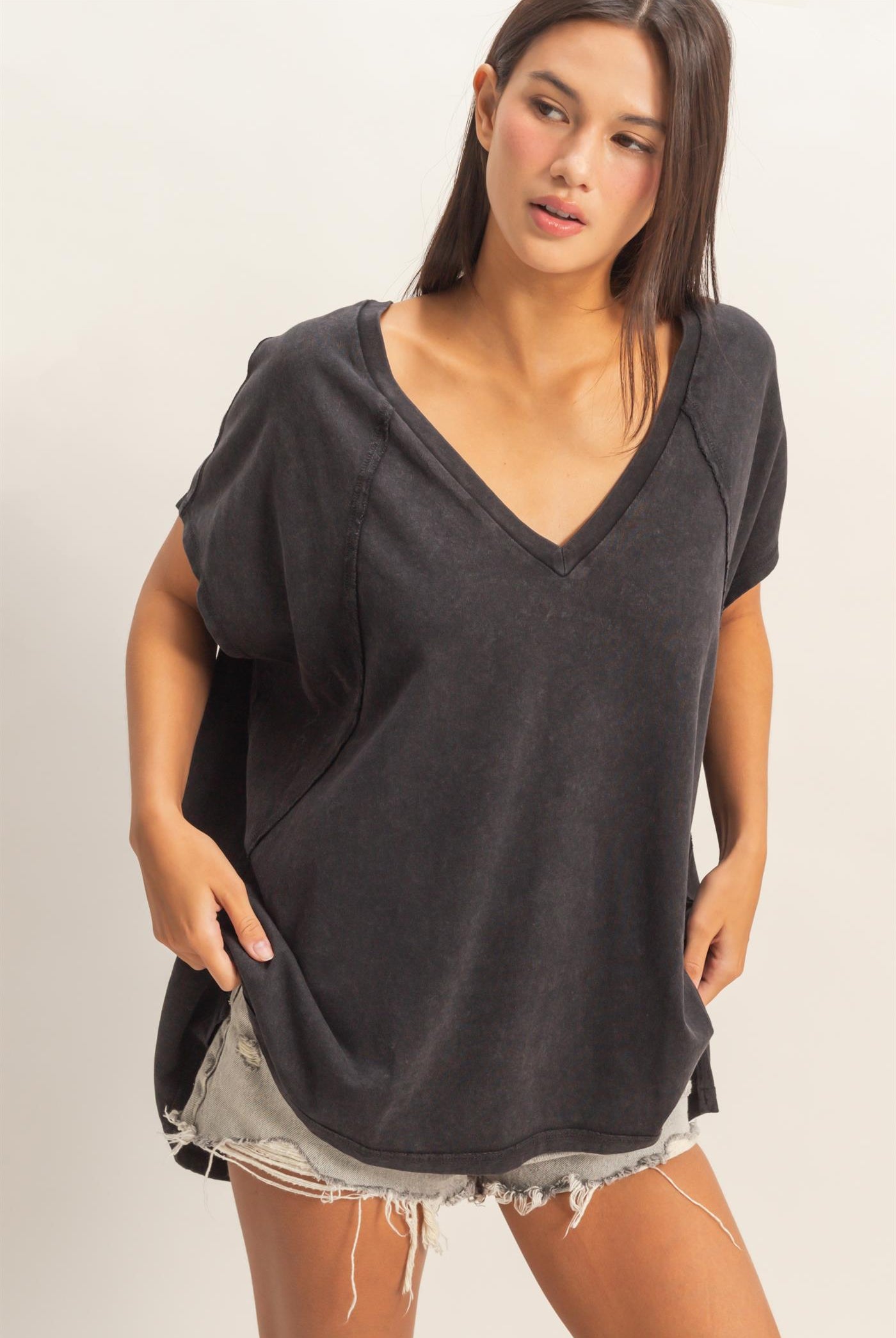 Wholesale Oversized V-Neck Mineral Washed Top Clothing Tops DZ26A585 BLACK DOUBLE ZERO