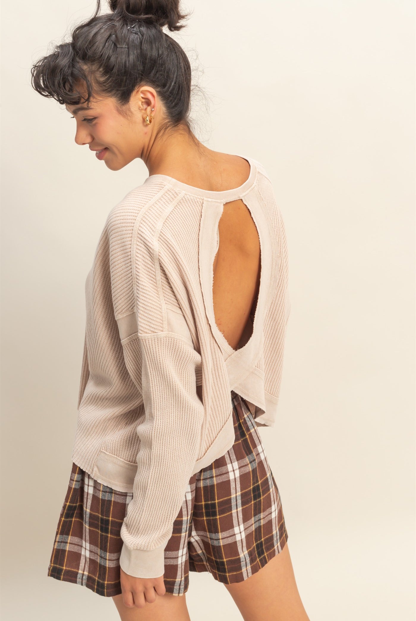 Wholesale Open Back Textured Knit Long Sleeve Top Clothing Tops DZ26A626 DARK TAUPE DOUBLE ZERO