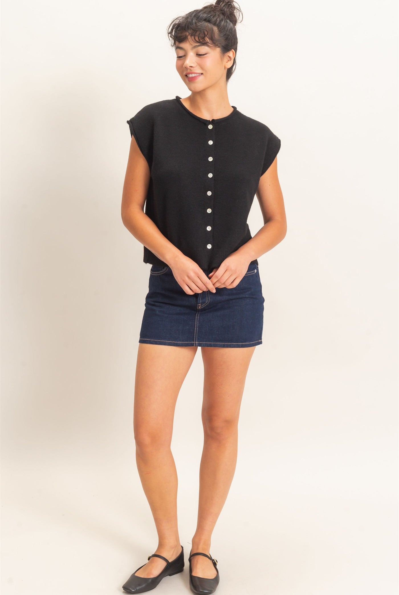 Wholesale Rolled Edge Button Front Sweater Vest Sweaters DZ26E239 BLACK DOUBLE ZERO