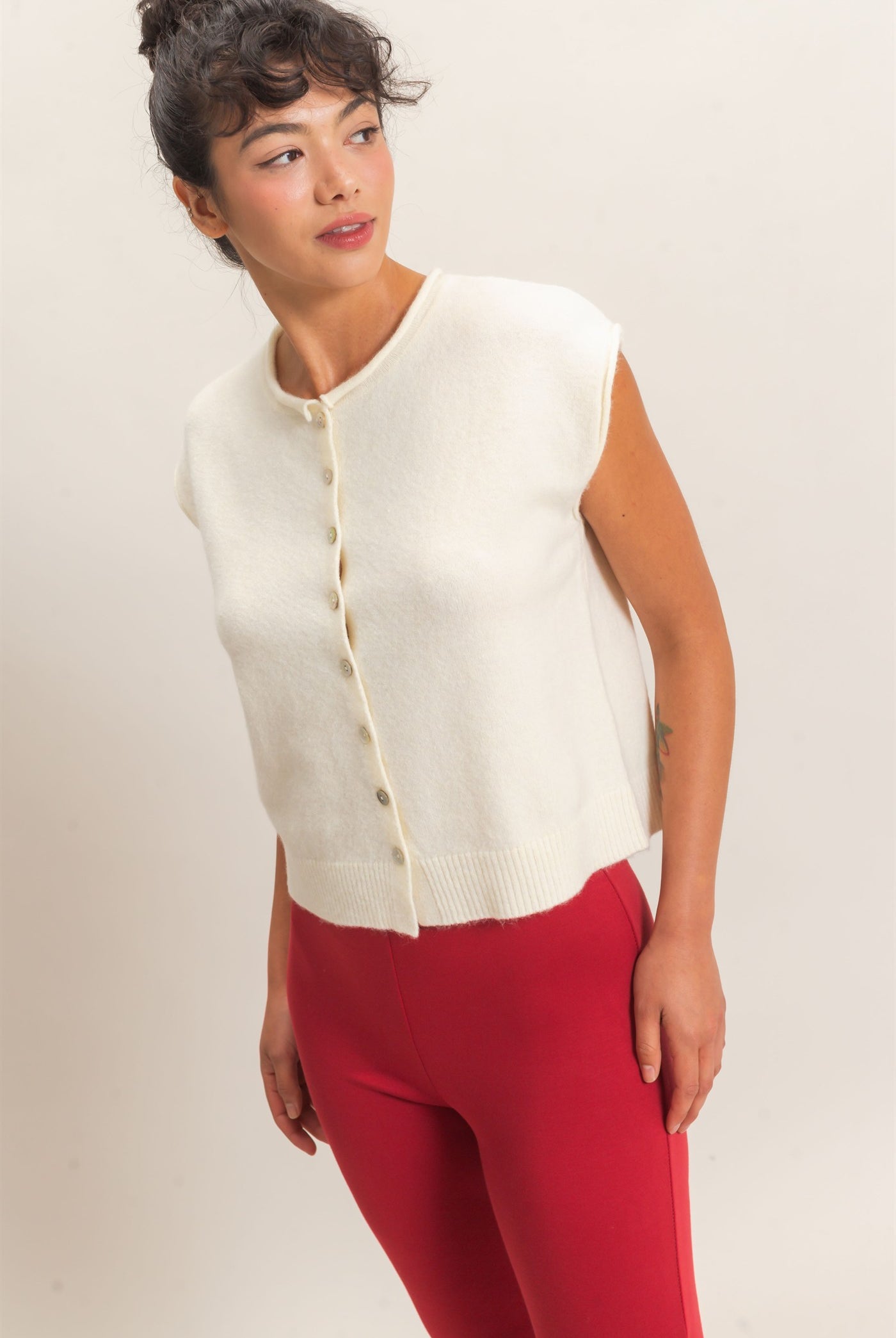 Wholesale Rolled Edge Button Front Sweater Vest Sweaters DZ26E239 CREAM DOUBLE ZERO