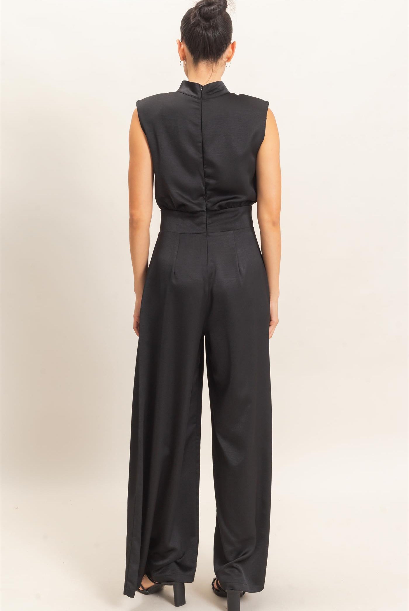 Wholesale Sleeveless Mock Neck Jumpsuit Clothing HF26F209-D BLACK HYFVE