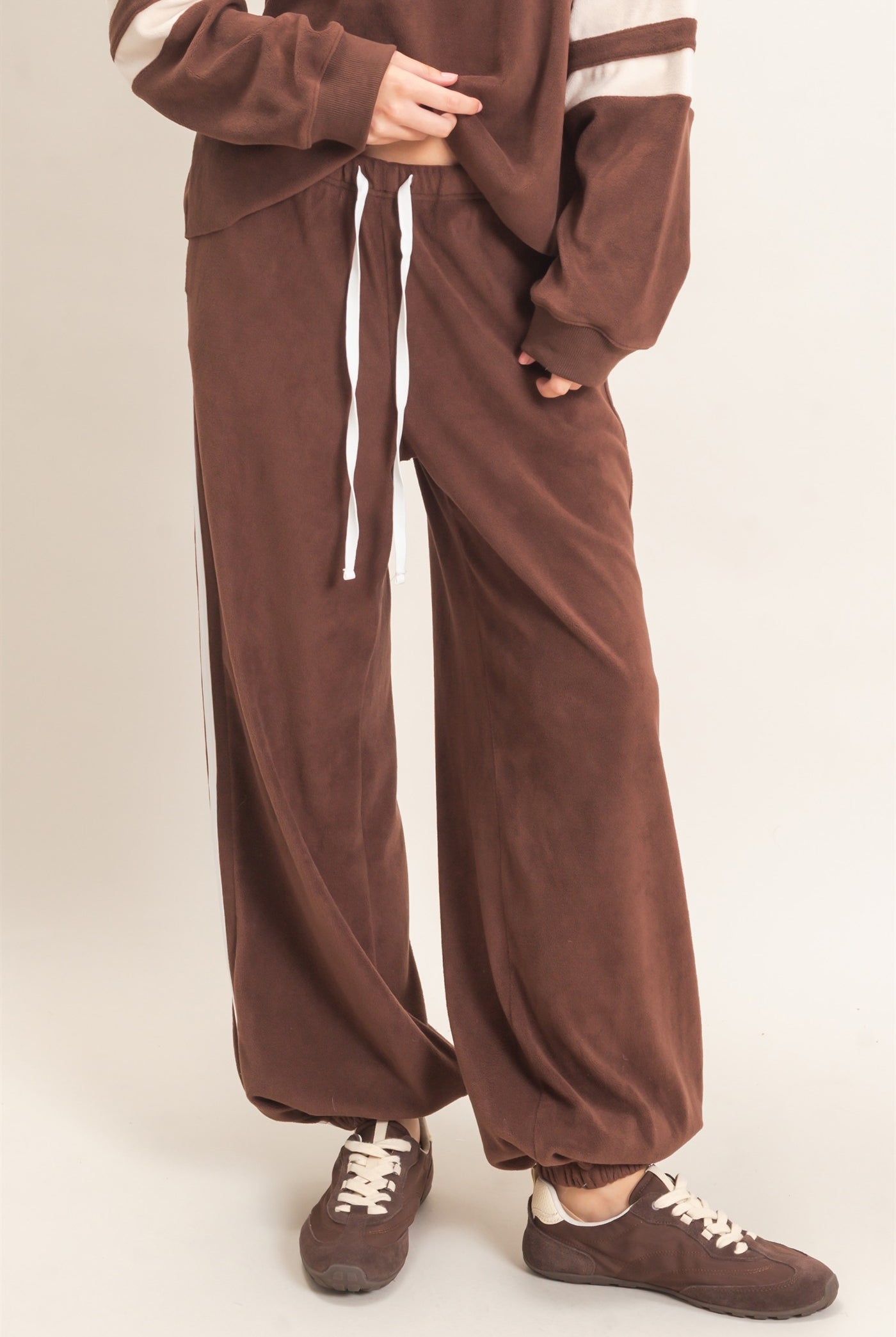 Wholesale Drawstring Waist Jogger Pants Joggers HF26E424-D CHOCOLATE HYFVE