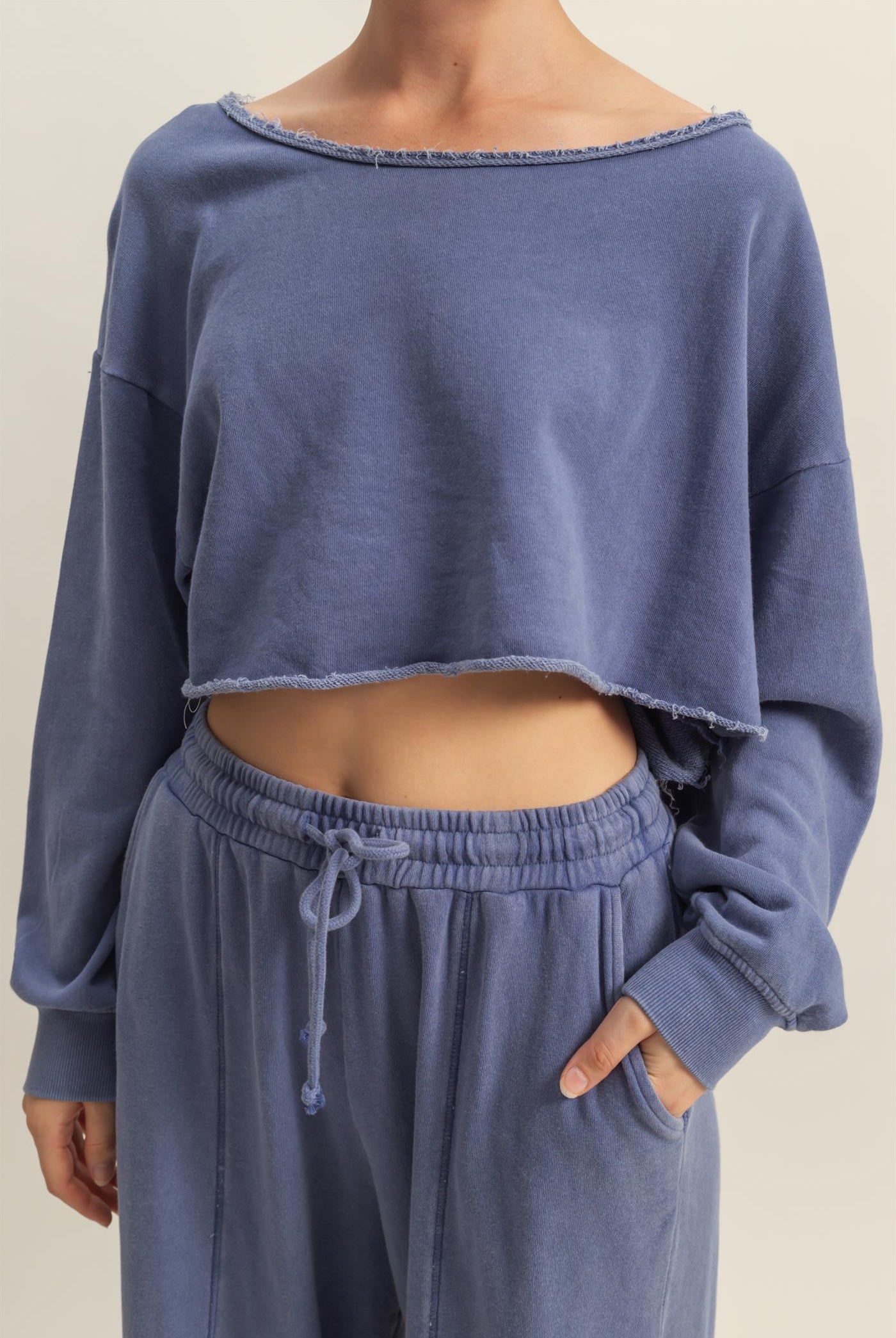Wholesale Frayed Detail Long Sleeve Crop Top Sweatshirts DZ25A776 DARK NIGHT DOUBLE ZERO