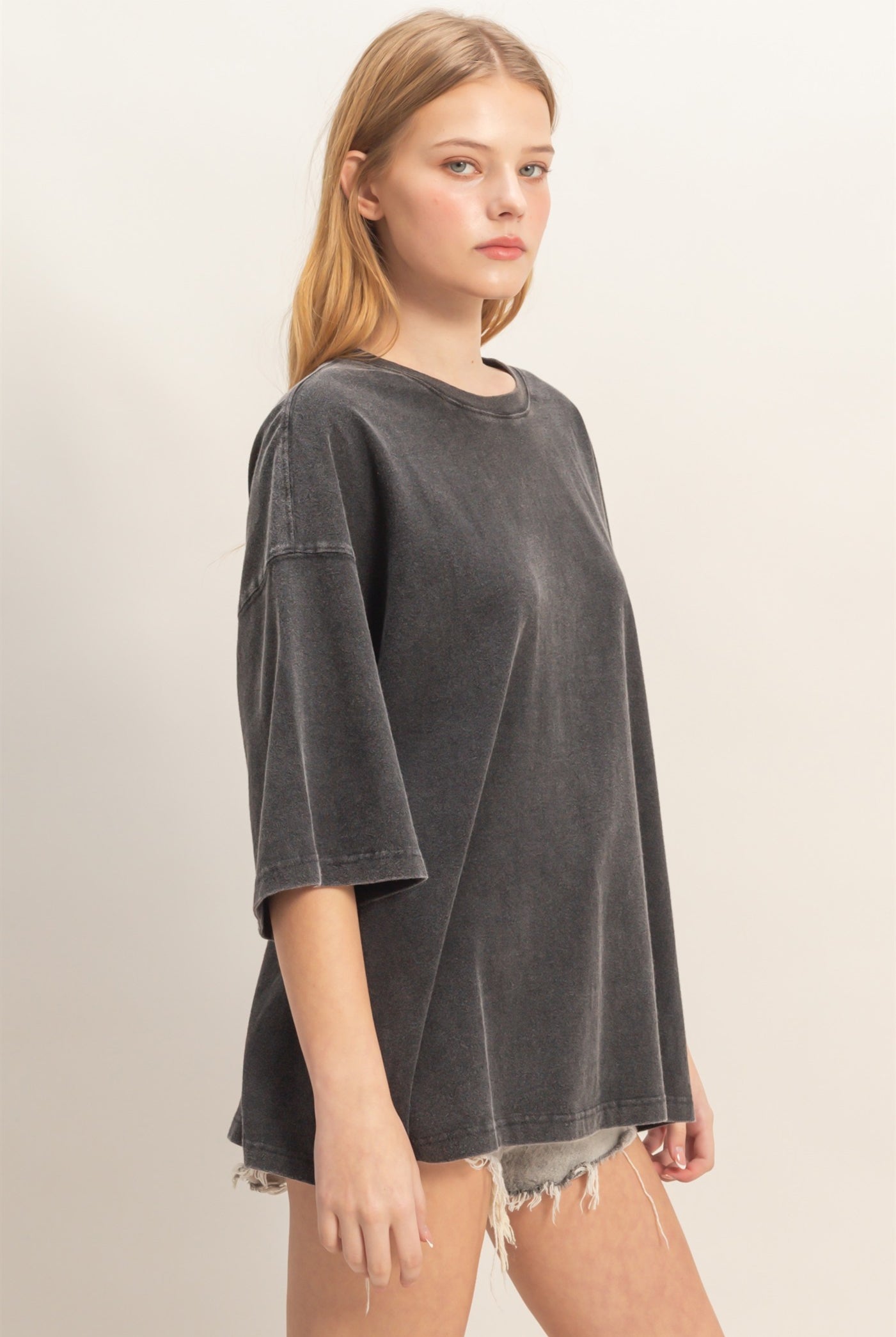 Wholesale Washed Oversized Crew Neck Top Shirts HF26A725 BLACK HYFVE