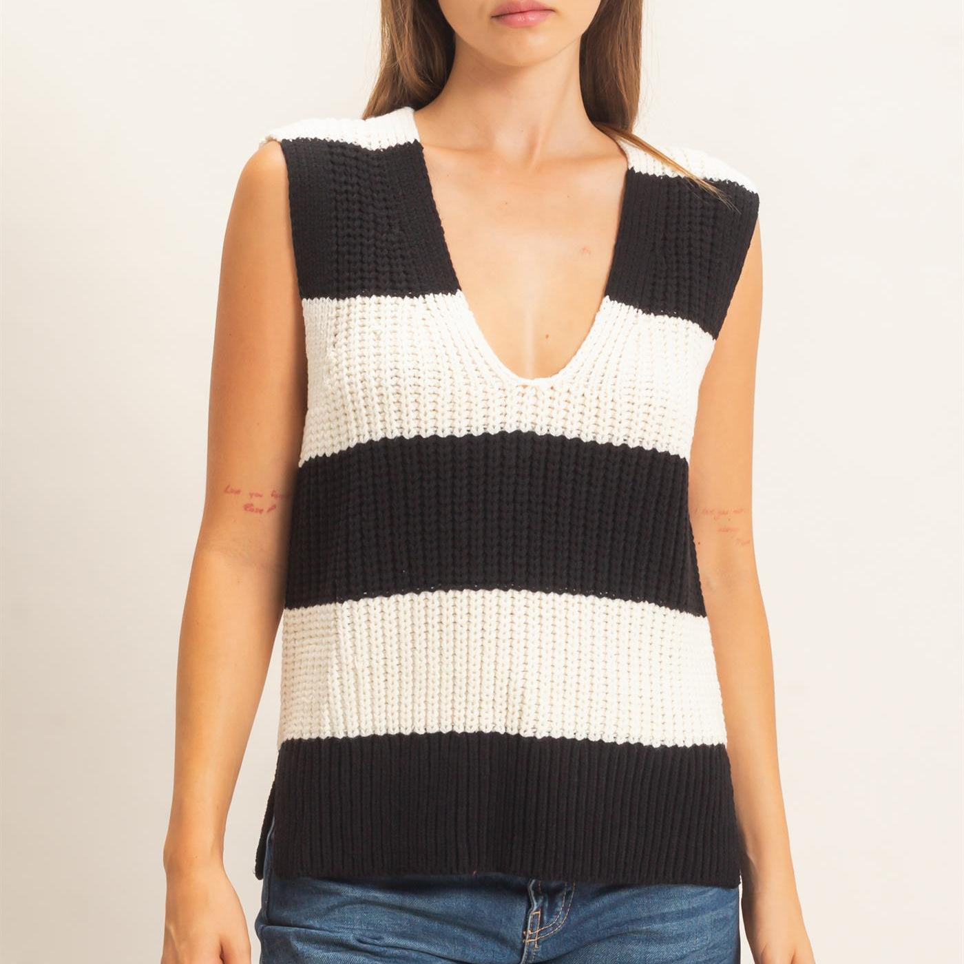 Wholesale V-Neck Striped Sweater Vest Sweaters HF26E482-D BLACK HYFVE