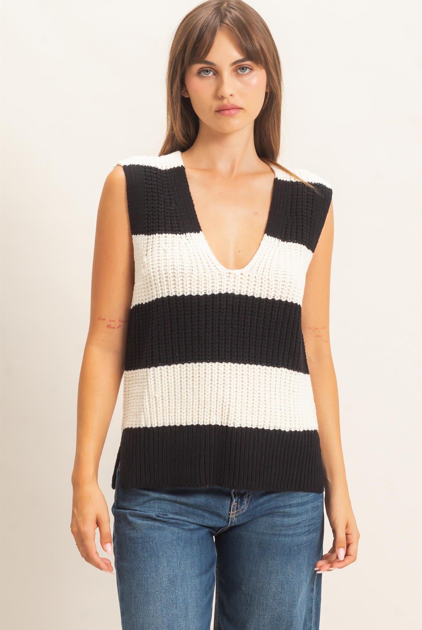 Wholesale V-Neck Striped Sweater Vest Sweaters HF26E482-D BLACK HYFVE