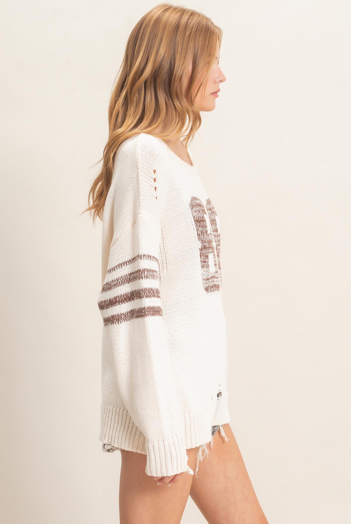 Wholesale Oversized Number Knit Sweater Sweaters HF26E687 WHITE SWAN HYFVE