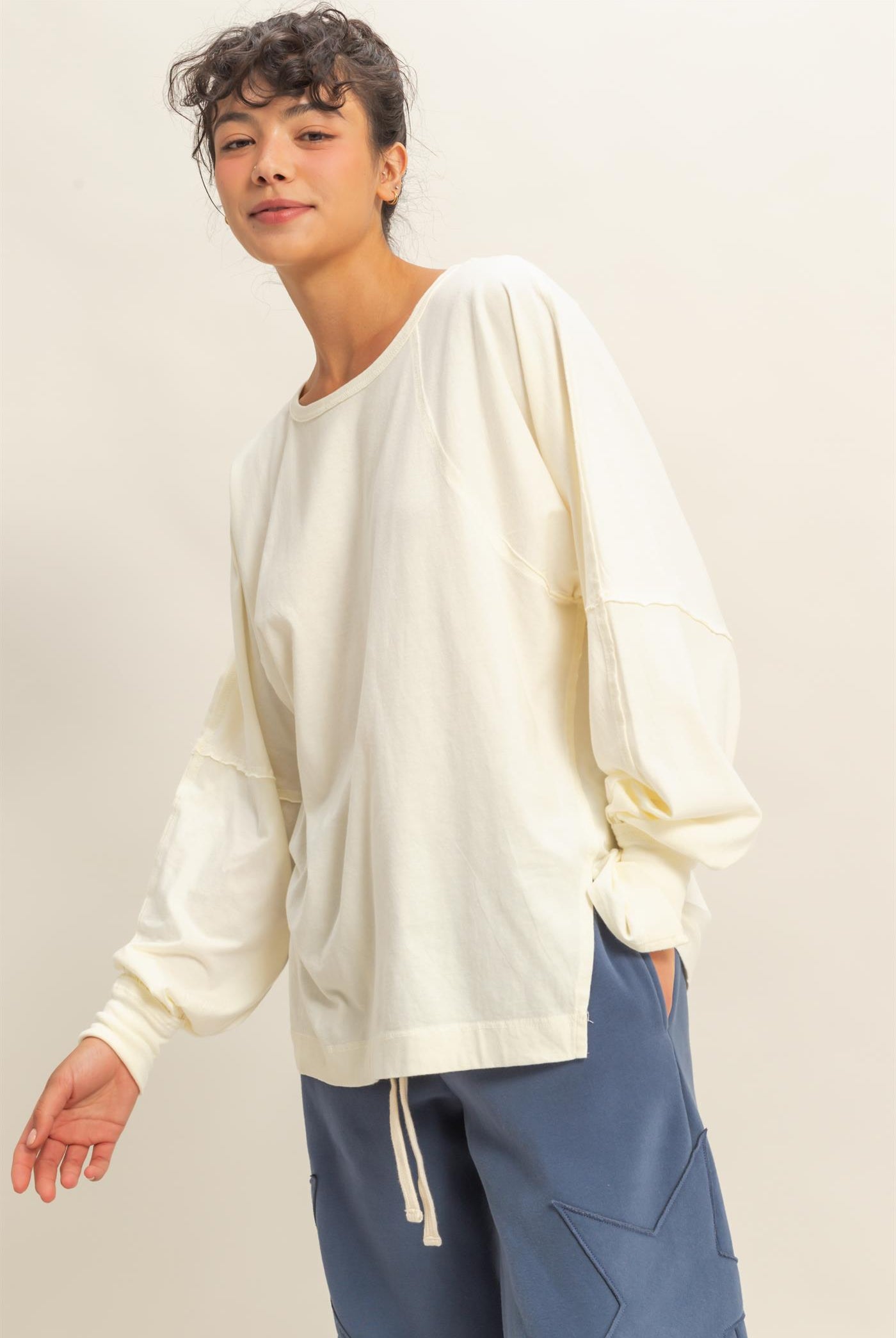 Wholesale Washed Oversized Long Sleeve Top With Slit Clothing Tops DZ25C921 CREAM HYFVE