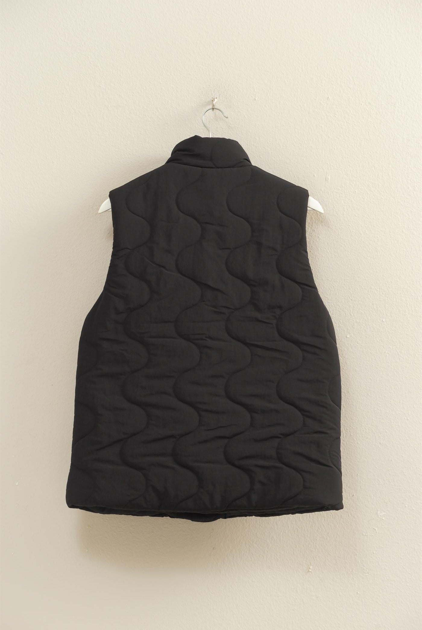 Wholesale Wave Quilted Ribbon Tie Detailed Puffer Vest Vests HF25E498 BLACK HYFVE