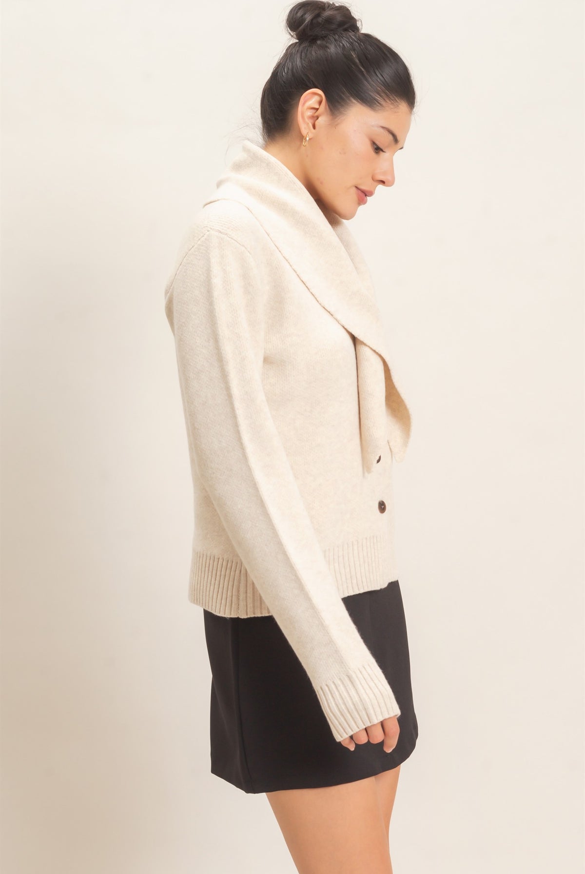 Wholesale Attached Scarf Button-Front Cardigan Cardigans HF26E870 OATMEAL HYFVE