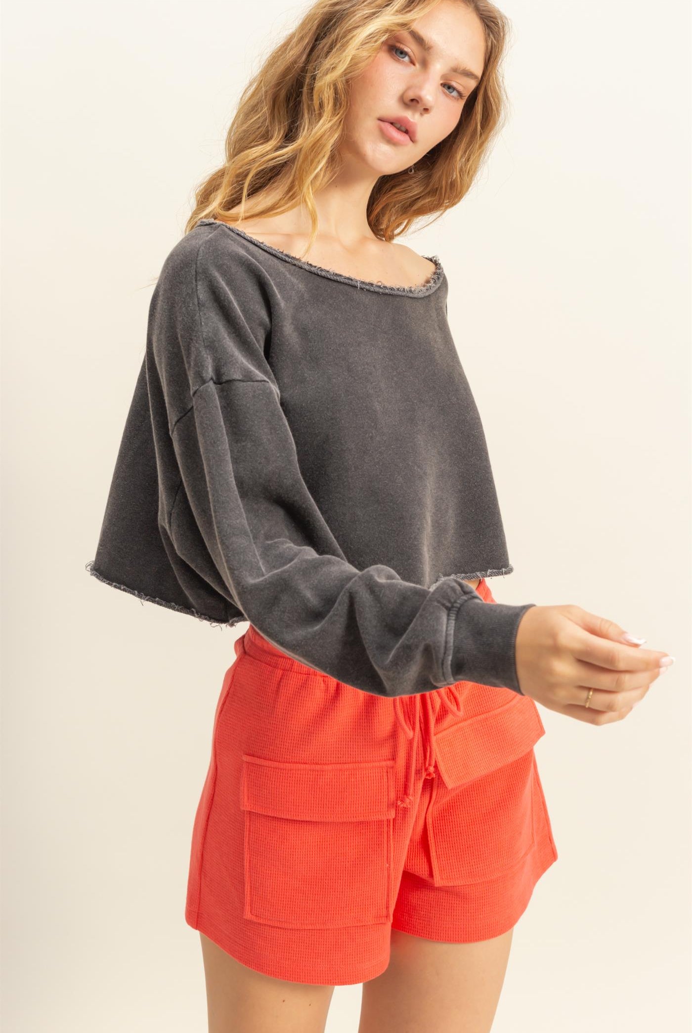 Wholesale Frayed Detail Long Sleeve Crop Top Sweatshirts DZ25A776 BLACK DOUBLE ZERO
